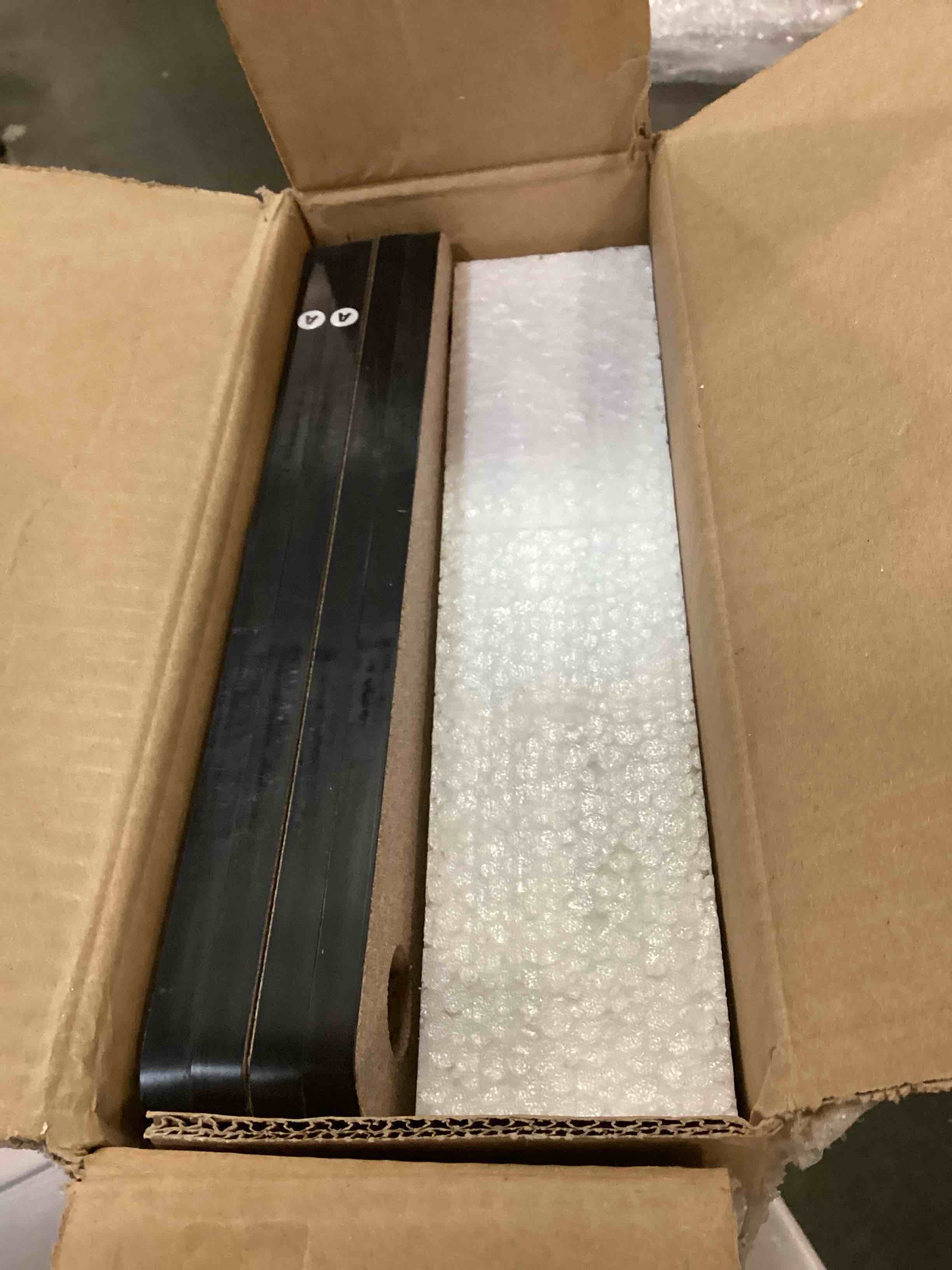 https://s3.amazonaws.com/lotting-images-prod/bidfta/PNK3464701_1746545907982.jpeg
