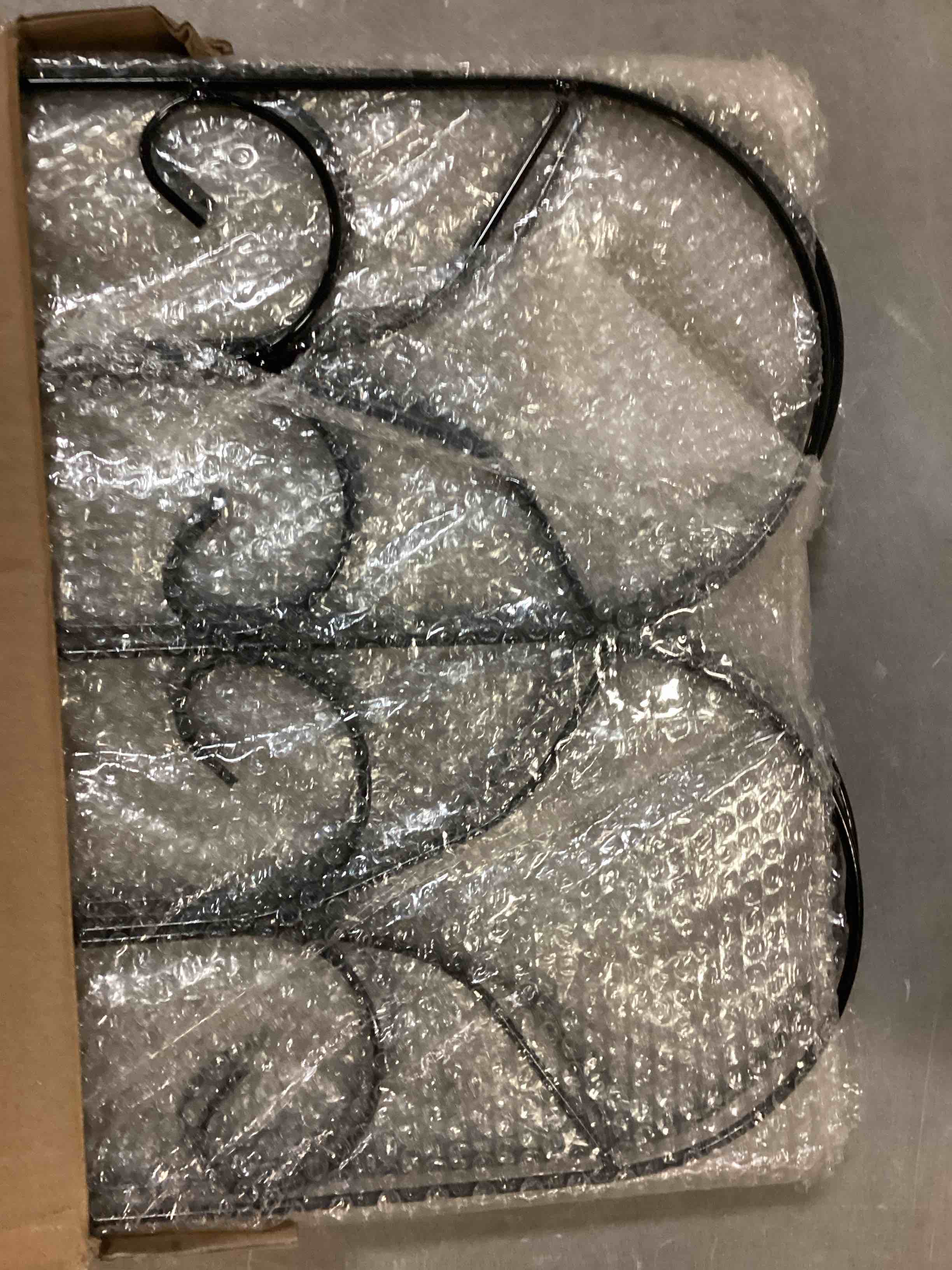 https://s3.amazonaws.com/lotting-images-prod/bidfta/PNK3464708_1746546450597.jpeg