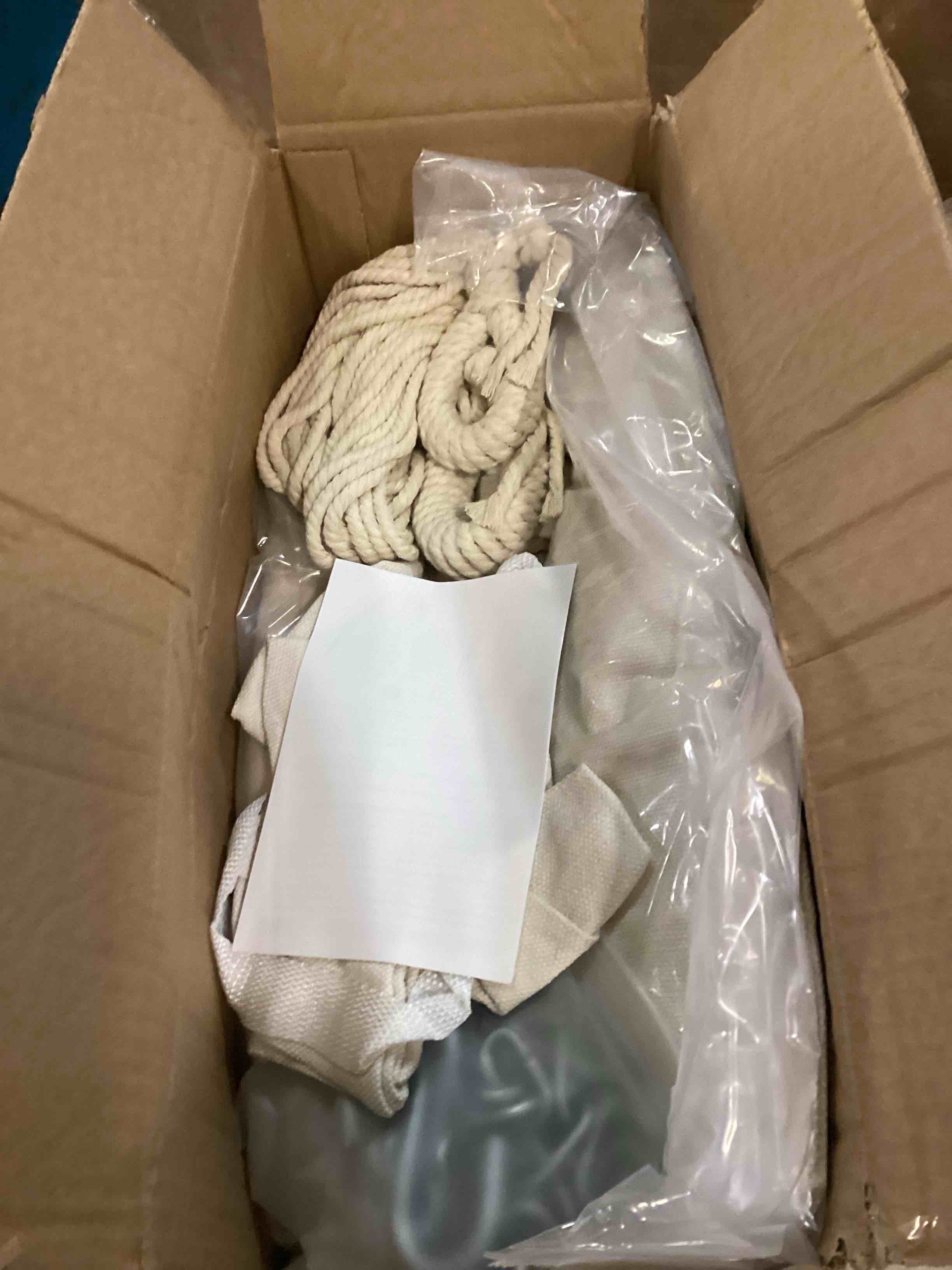 https://s3.amazonaws.com/lotting-images-prod/bidfta/PNK3465482_1746795401886.jpeg