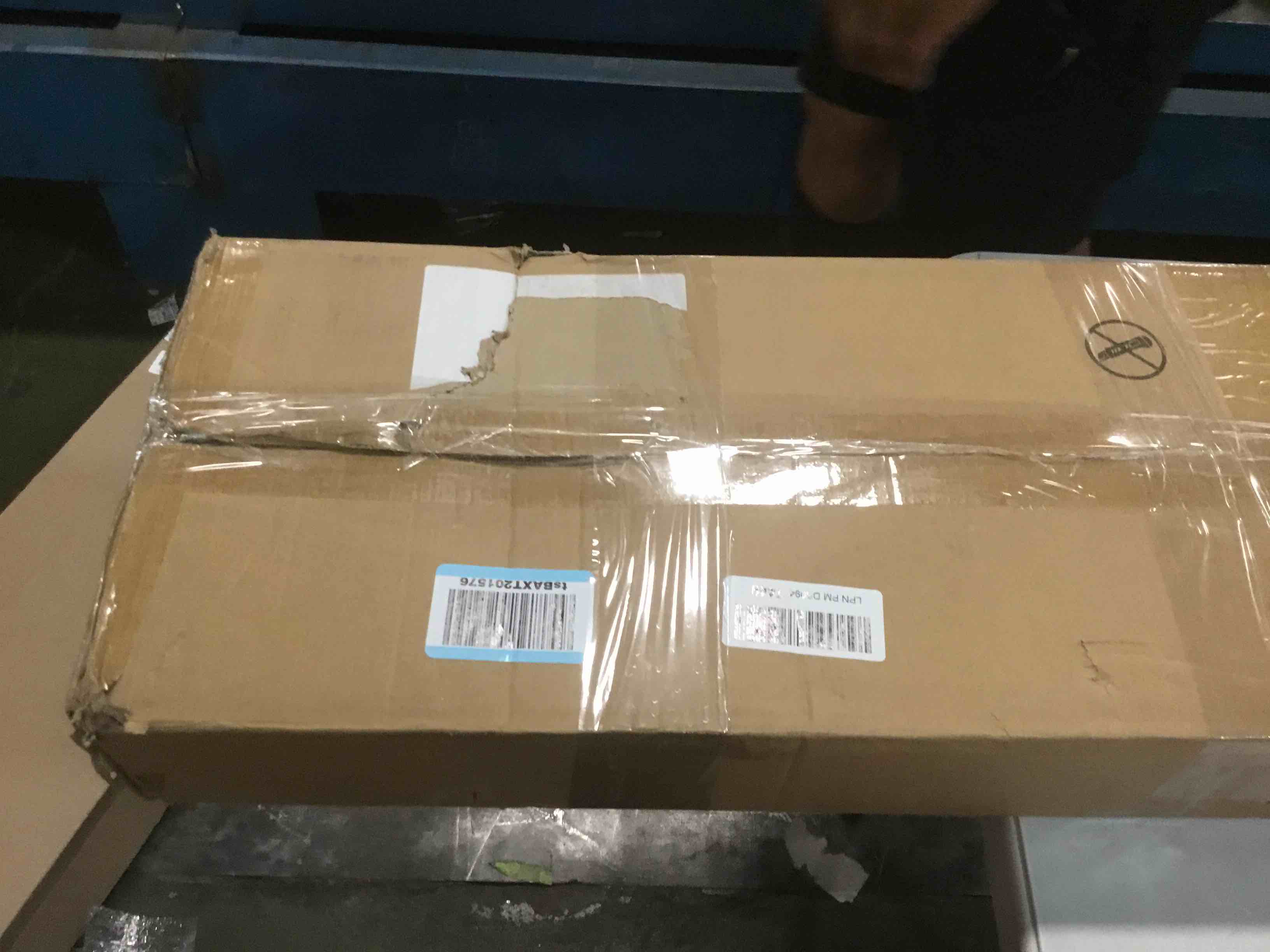 https://s3.amazonaws.com/lotting-images-prod/bidfta/PNK3466029_1745237788967.jpeg