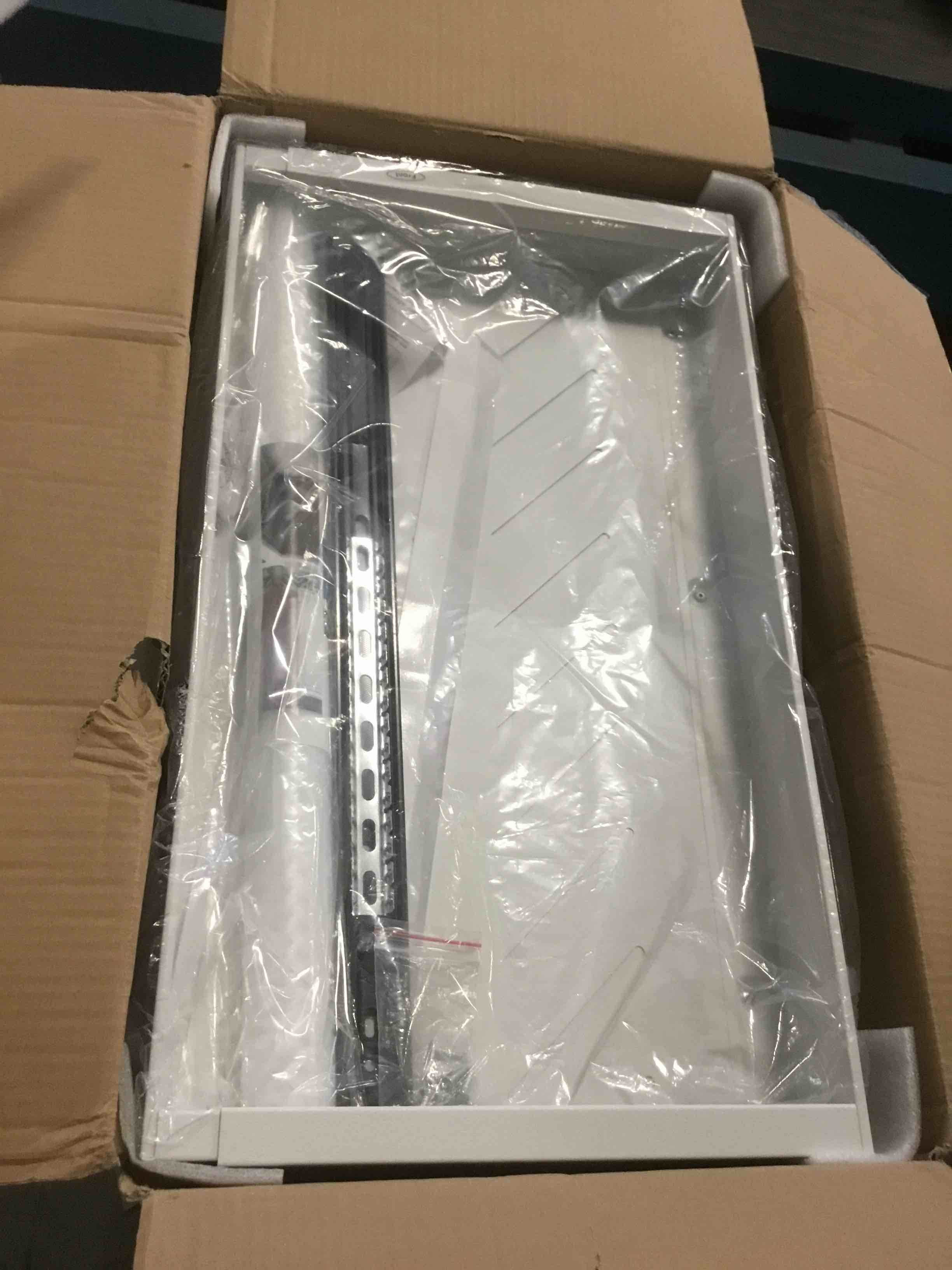 https://s3.amazonaws.com/lotting-images-prod/bidfta/PNK3466581_1745846280577.jpeg
