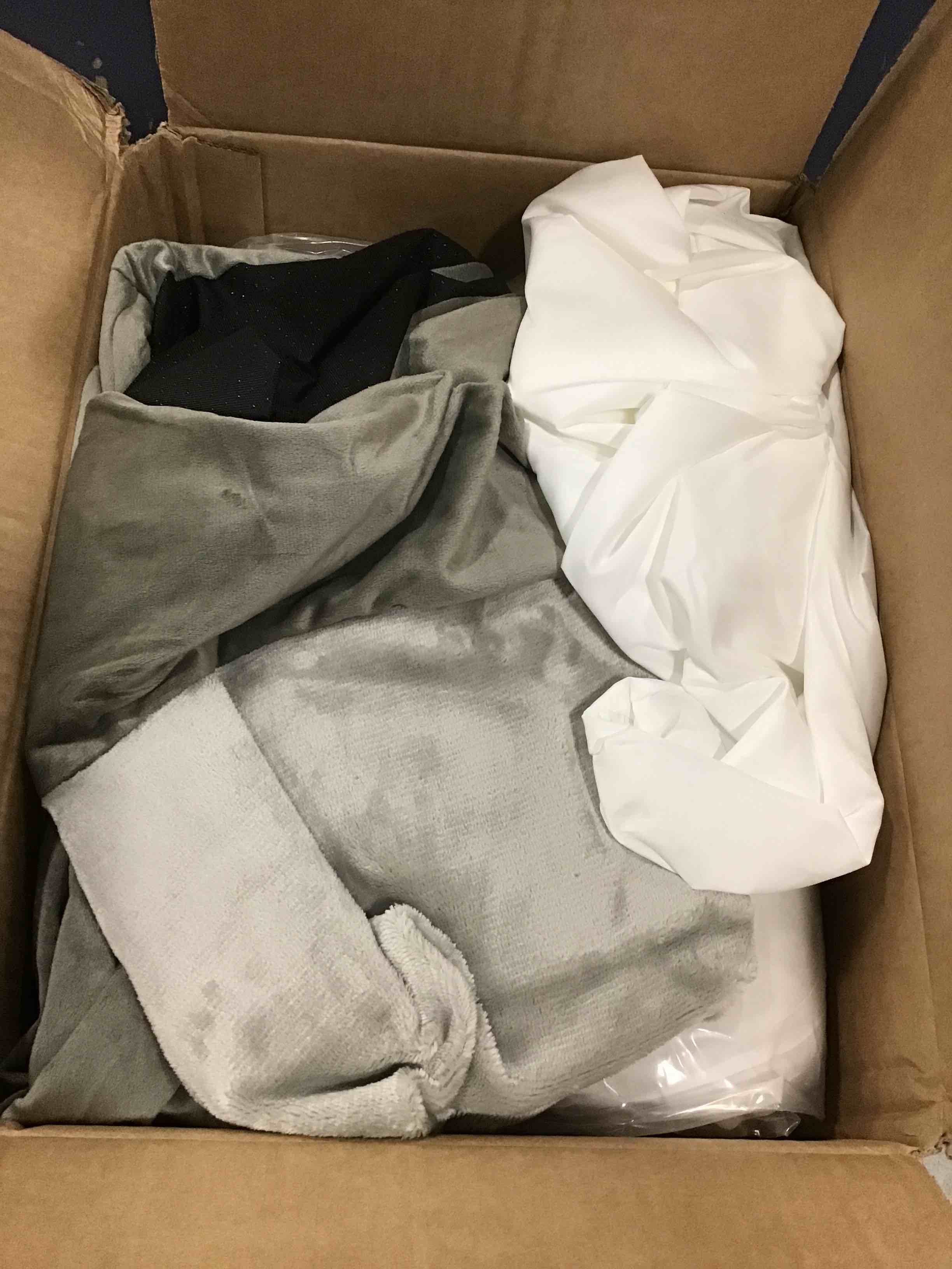 https://s3.amazonaws.com/lotting-images-prod/bidfta/PNK3467317_1746534053082.jpeg
