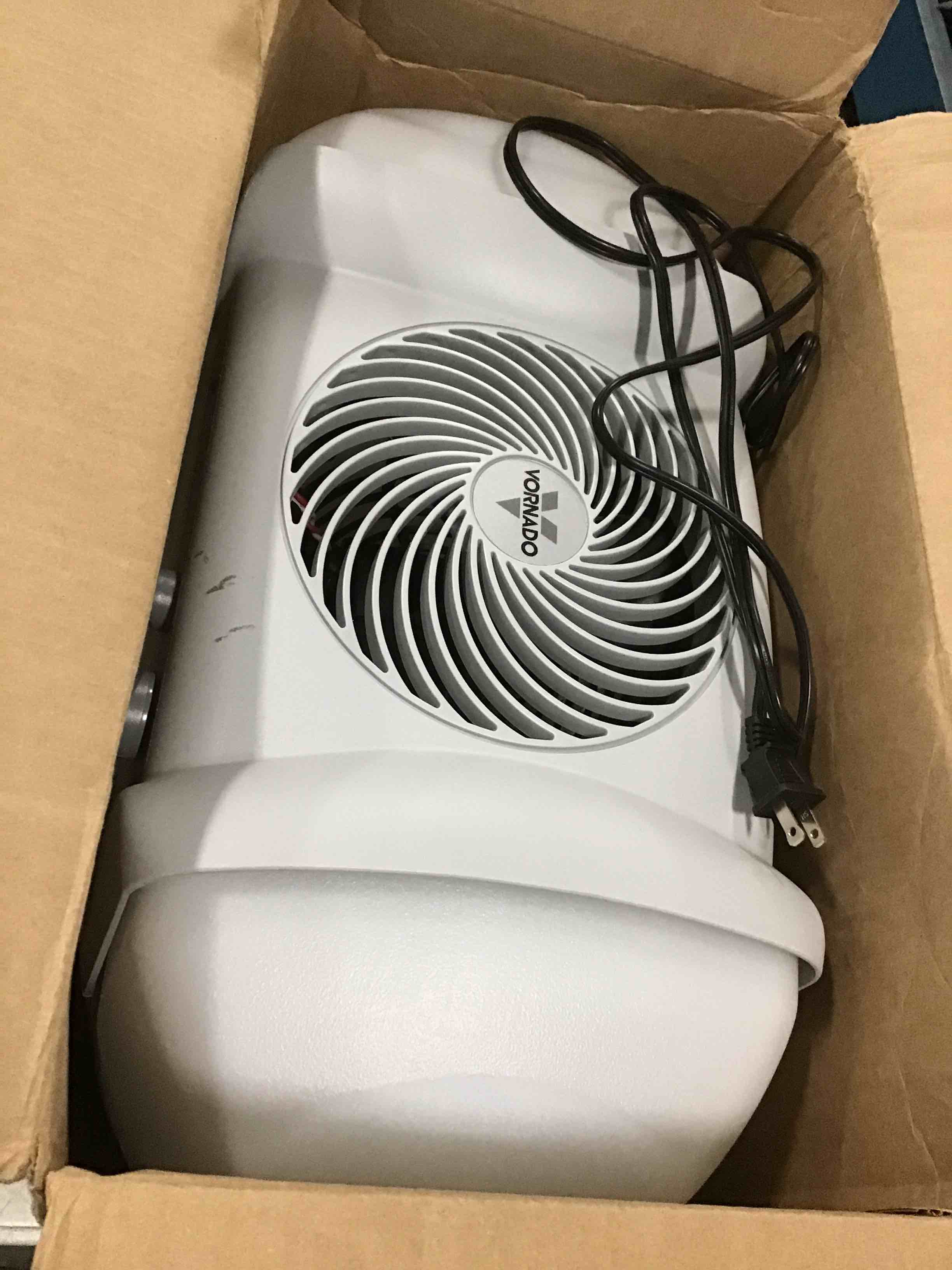https://s3.amazonaws.com/lotting-images-prod/bidfta/PNK3467326_1746534979372.jpeg