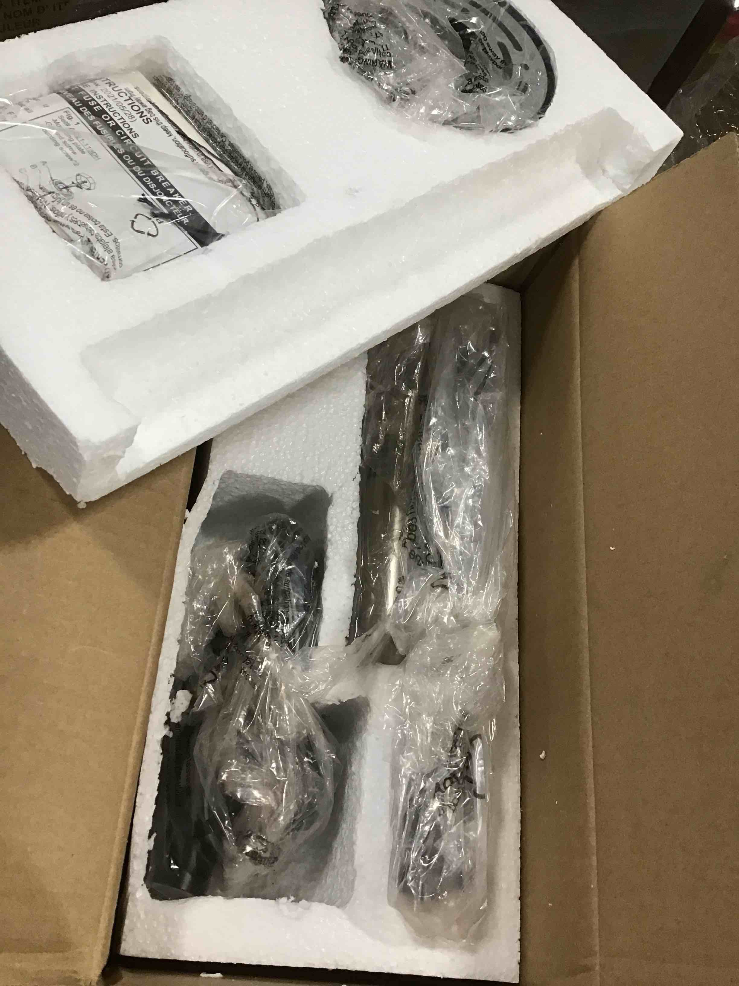 https://s3.amazonaws.com/lotting-images-prod/bidfta/PNK3467397_1746544995200.jpeg