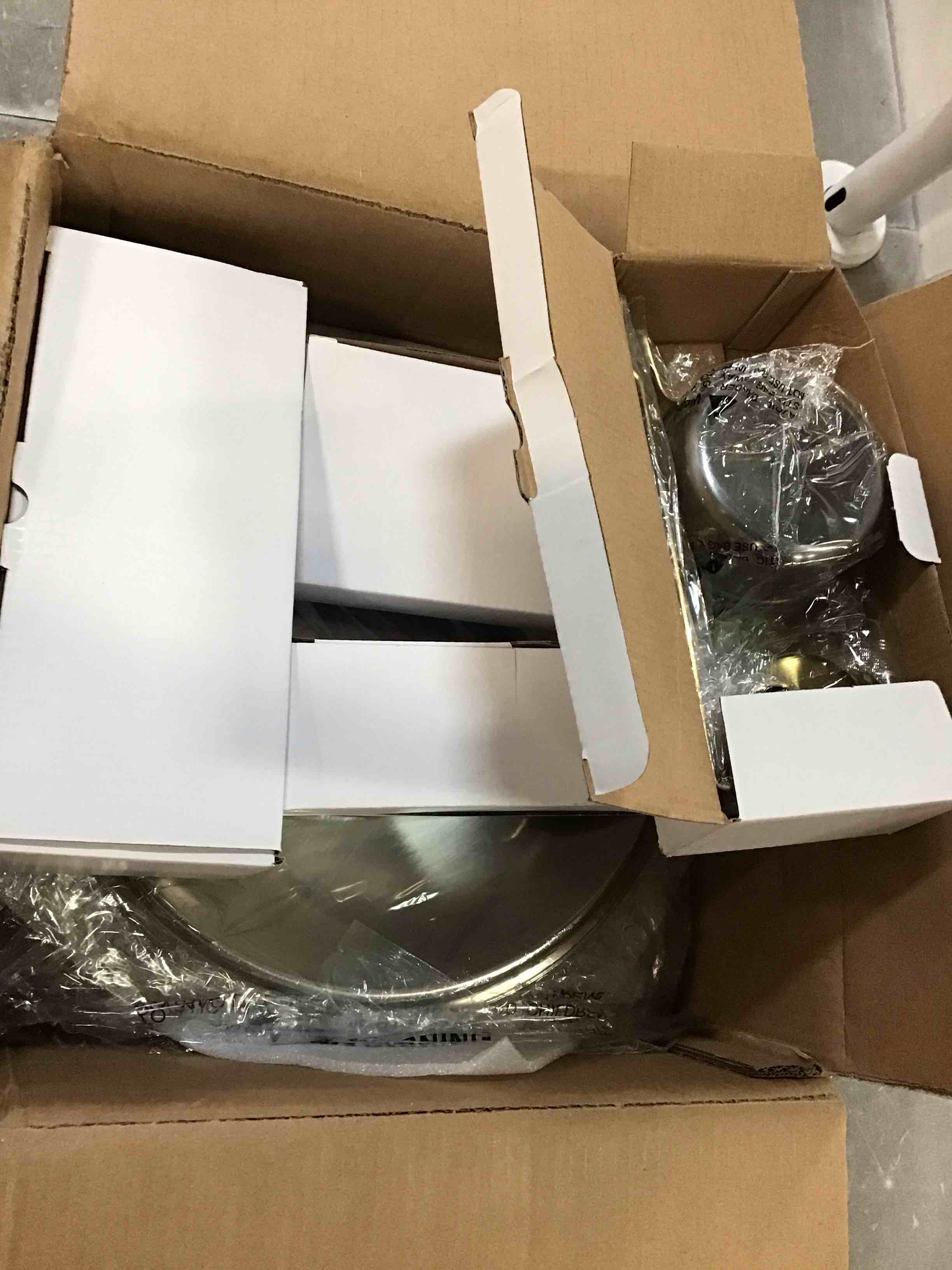 https://s3.amazonaws.com/lotting-images-prod/bidfta/PNK3468785_1747311231306.jpeg