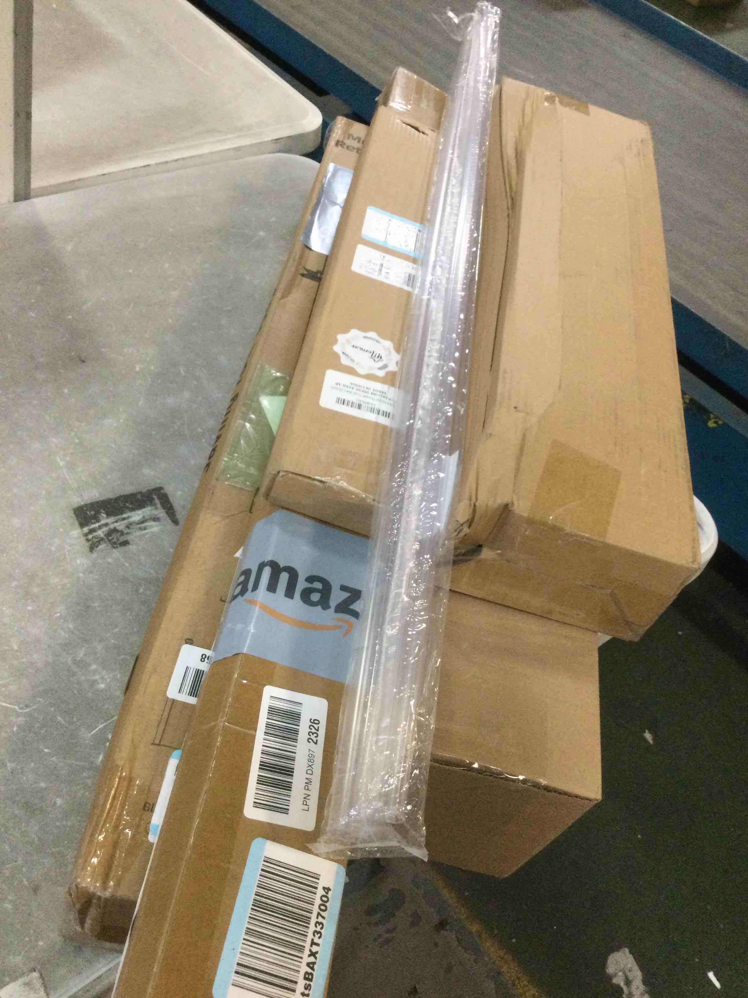 Assorted of  Products for the Maintenance or Decoration of the Home (it can include a variety of sizes and models)