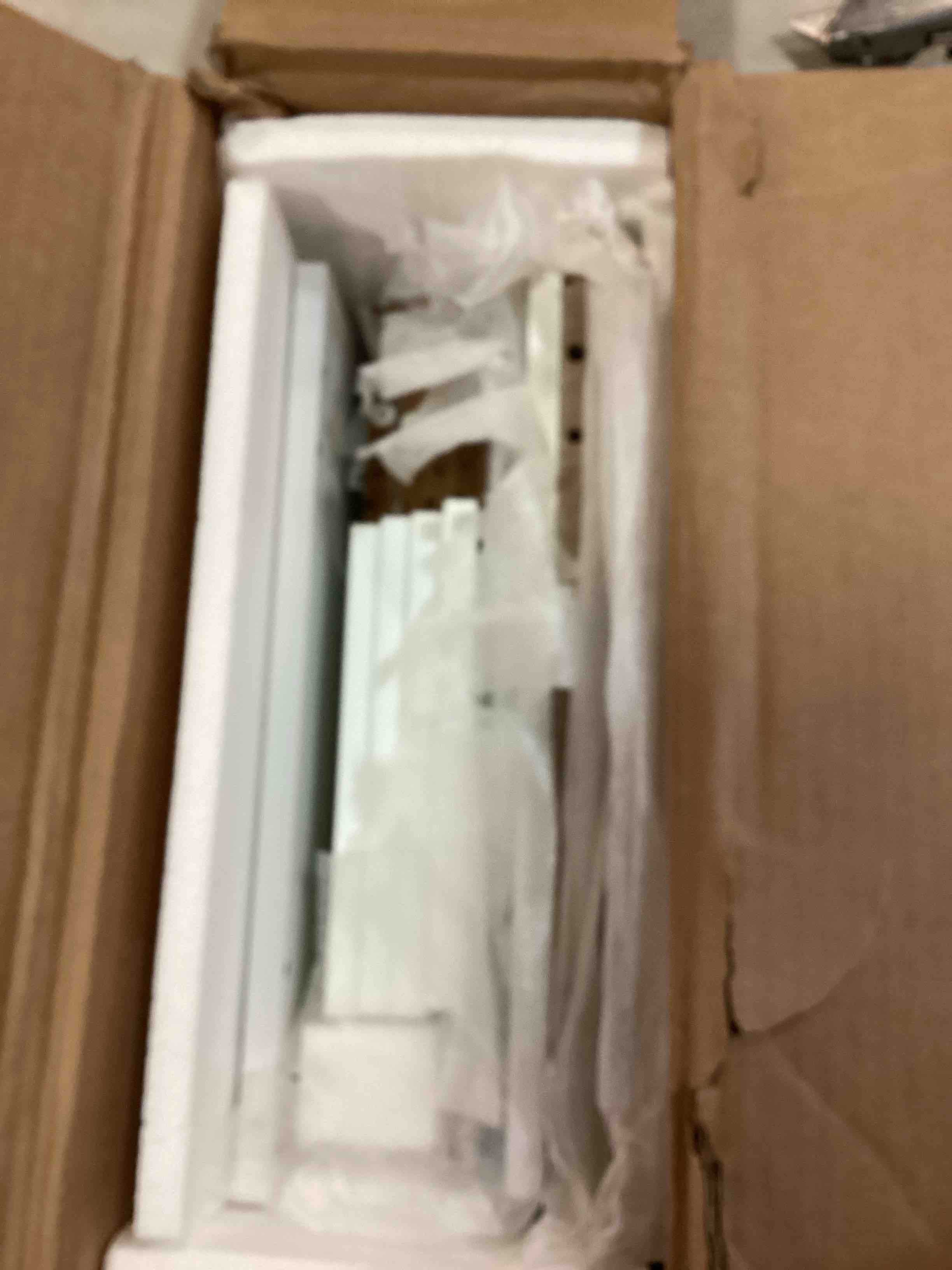https://s3.amazonaws.com/lotting-images-prod/bidfta/PNK3469062_1745498829032.jpeg