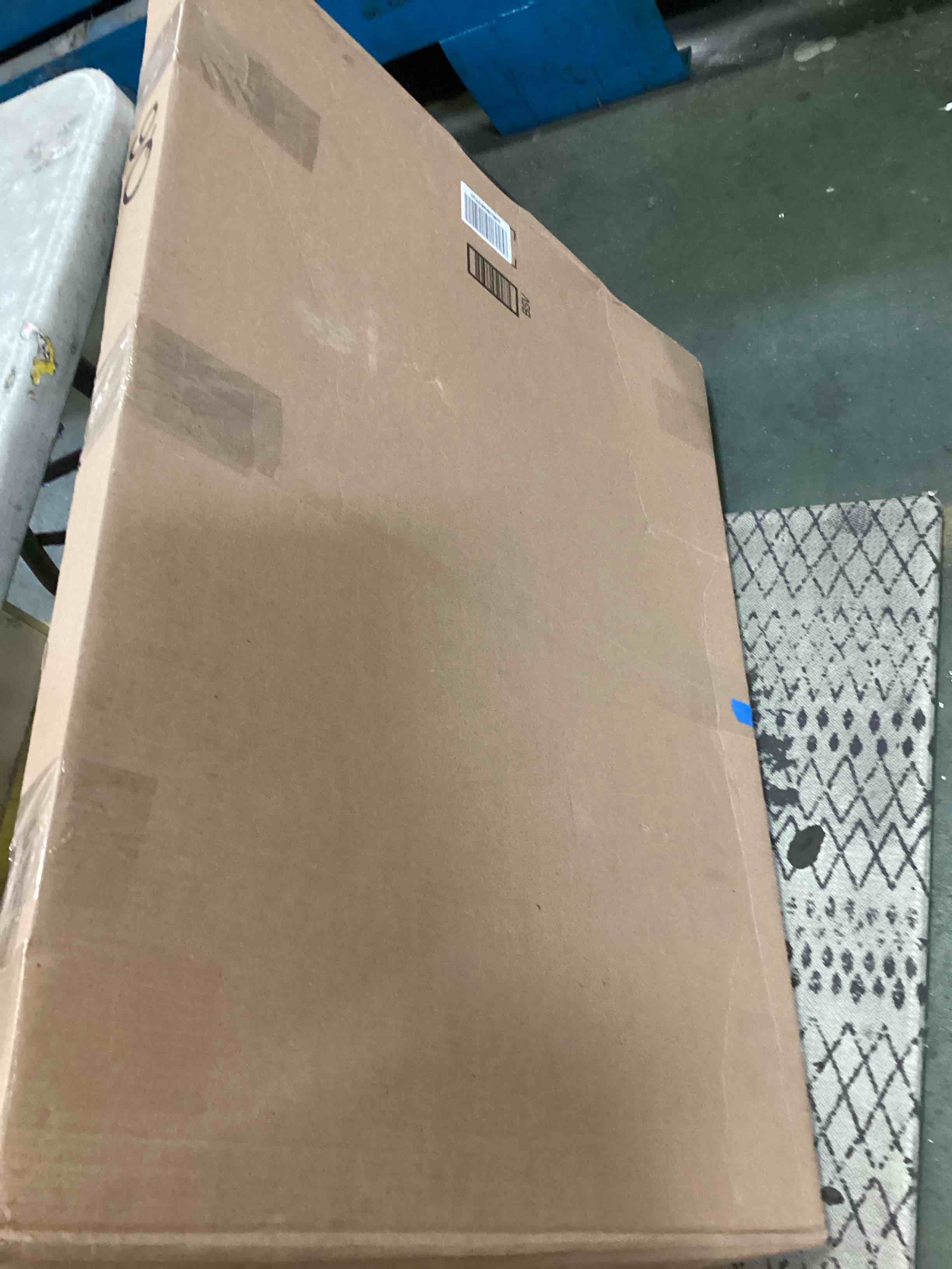 https://s3.amazonaws.com/lotting-images-prod/bidfta/PNK3469338_1745843453175.jpeg