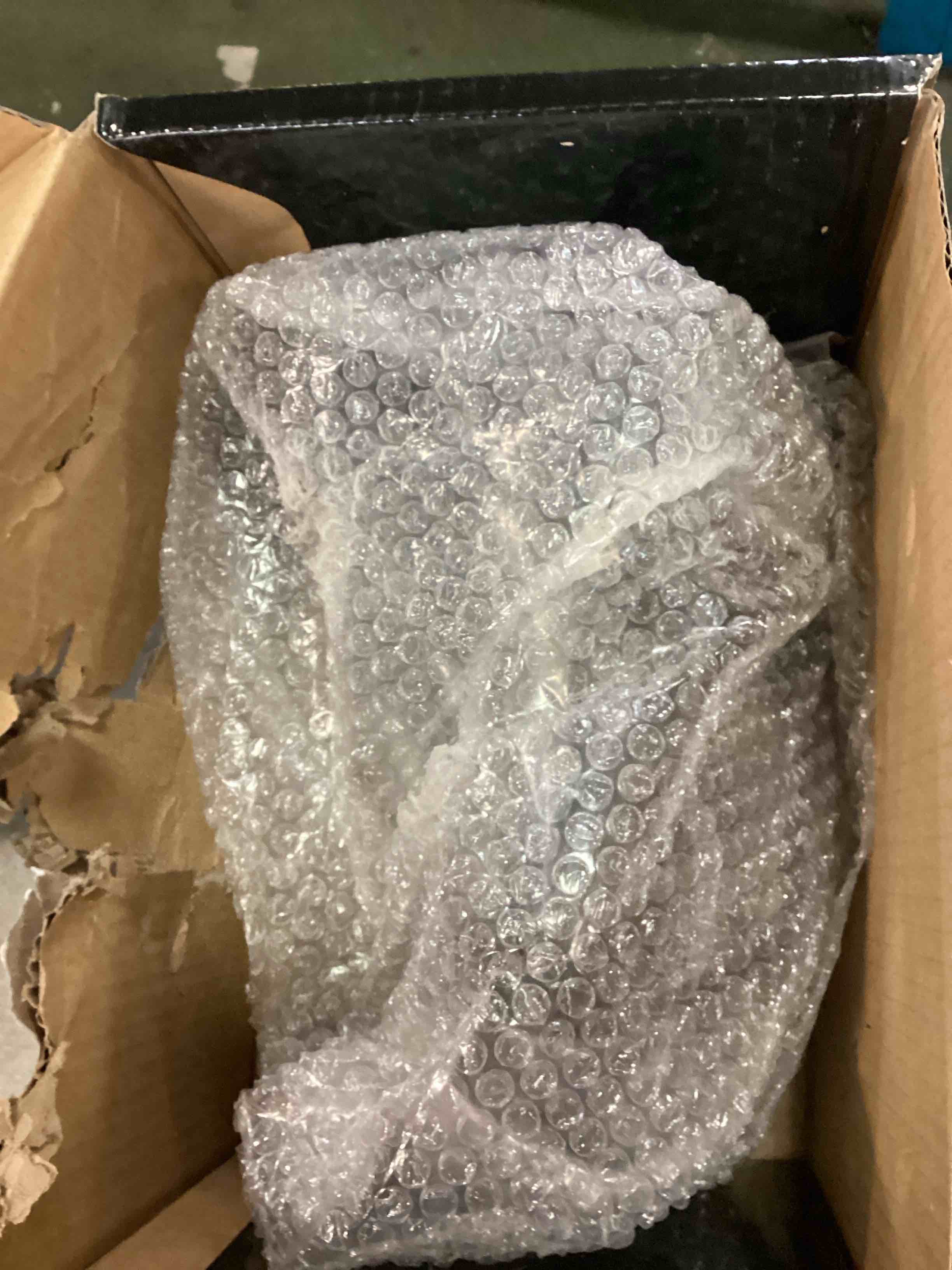 https://s3.amazonaws.com/lotting-images-prod/bidfta/PNK3469660_1746104944966.jpeg