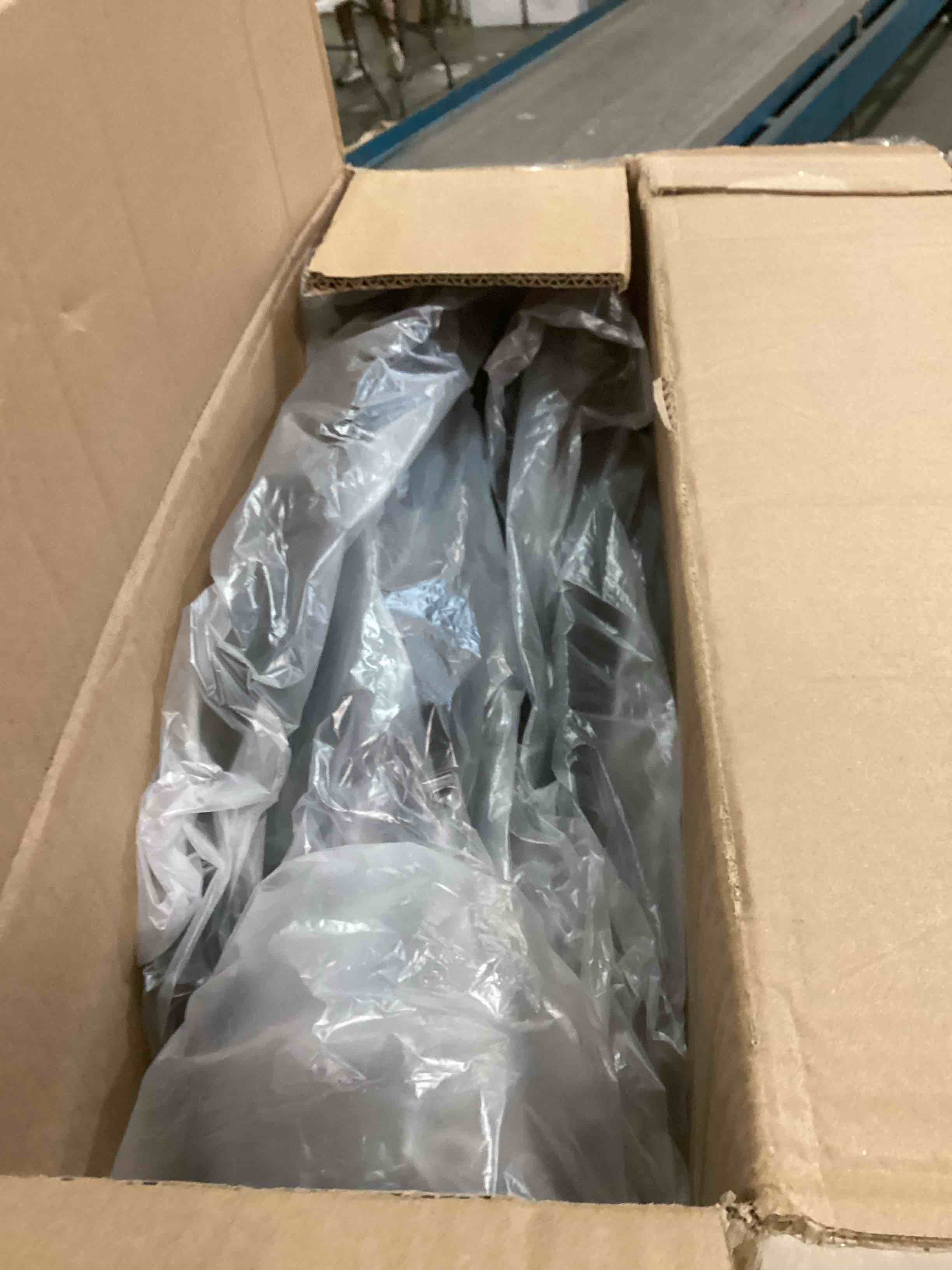 https://s3.amazonaws.com/lotting-images-prod/bidfta/PNK3470044_1746465920598.jpeg