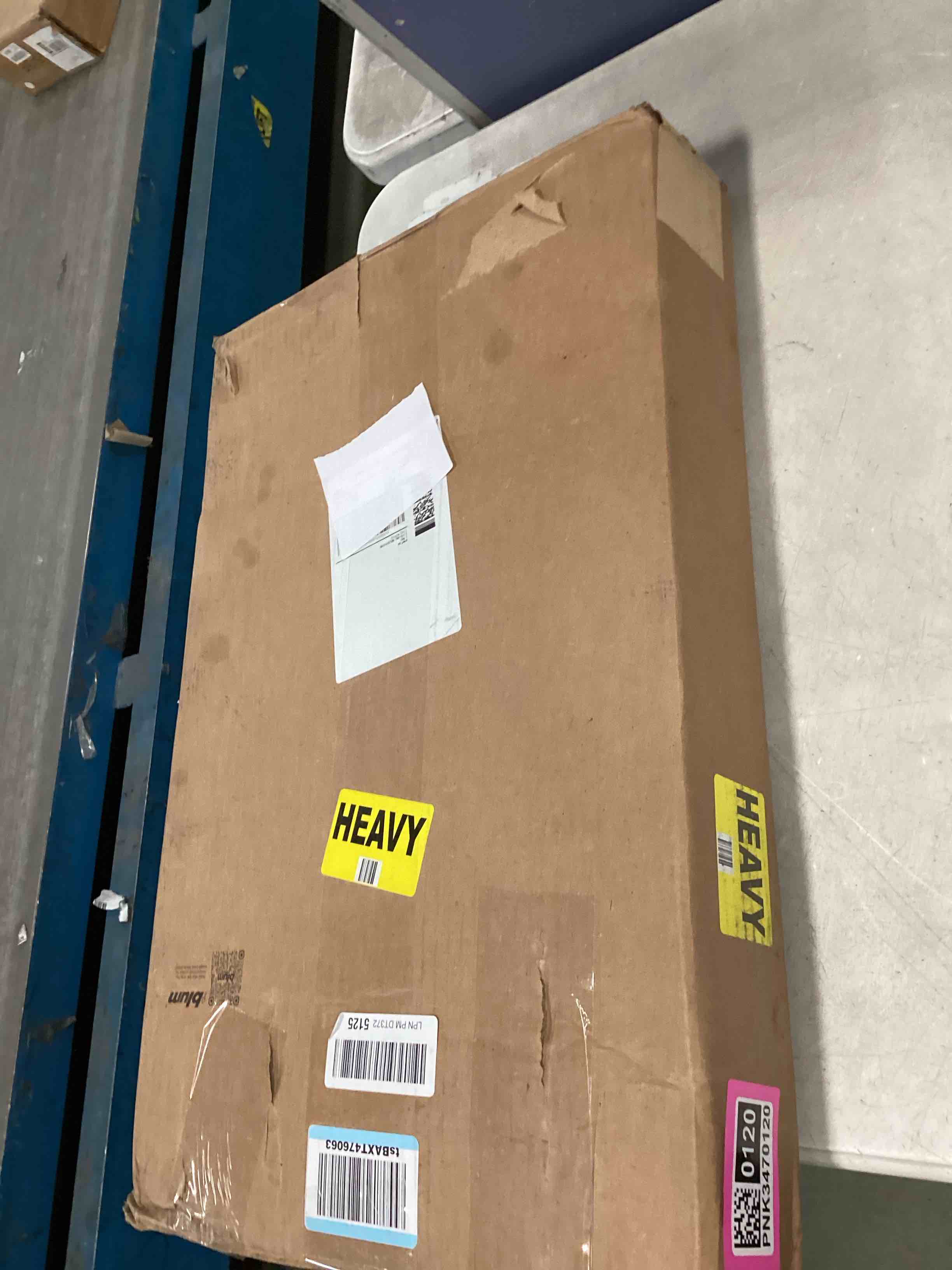 https://s3.amazonaws.com/lotting-images-prod/bidfta/PNK3470120_1746535078537.jpeg