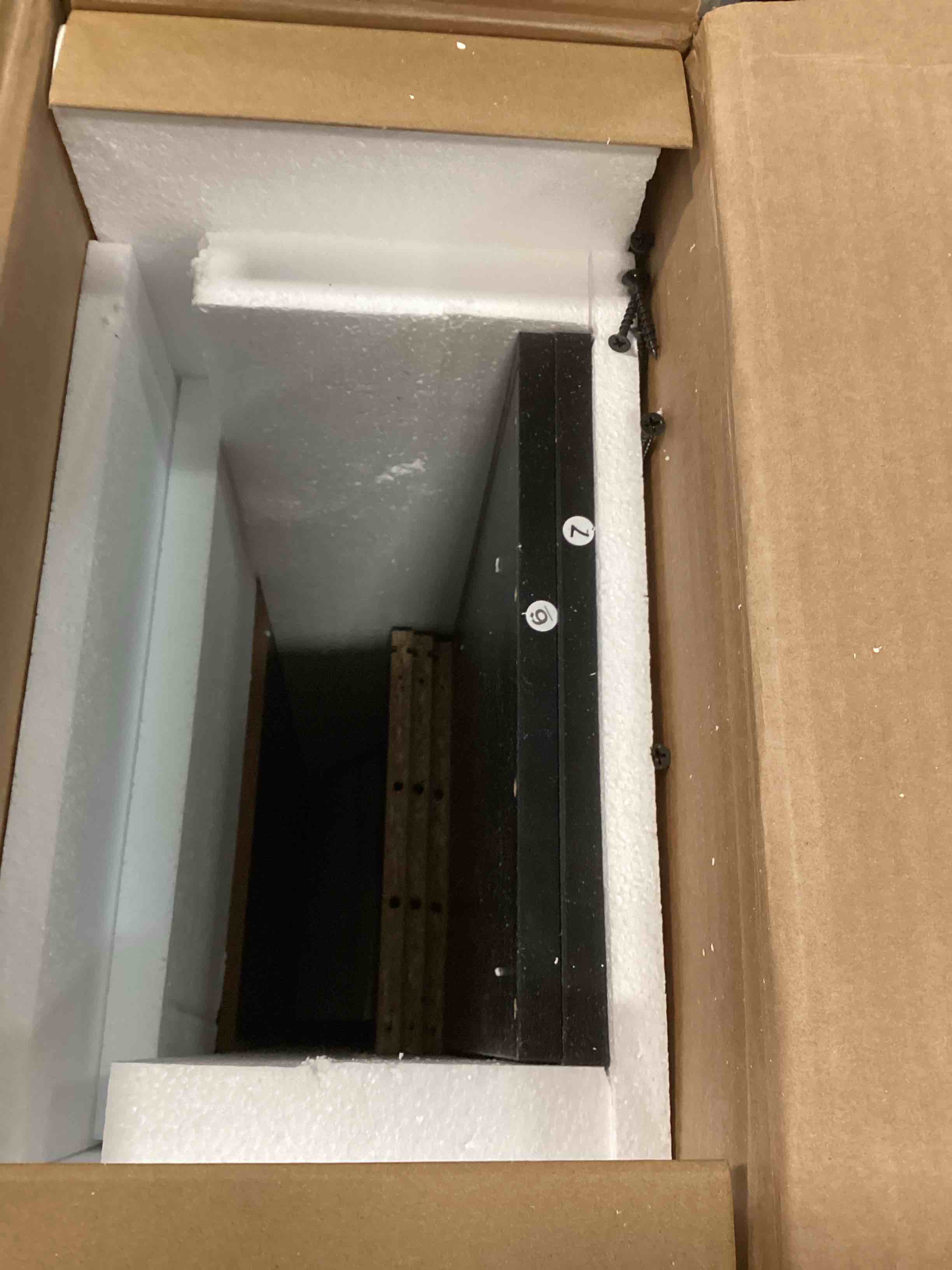 https://s3.amazonaws.com/lotting-images-prod/bidfta/PNK3470126_1746536259361.jpeg