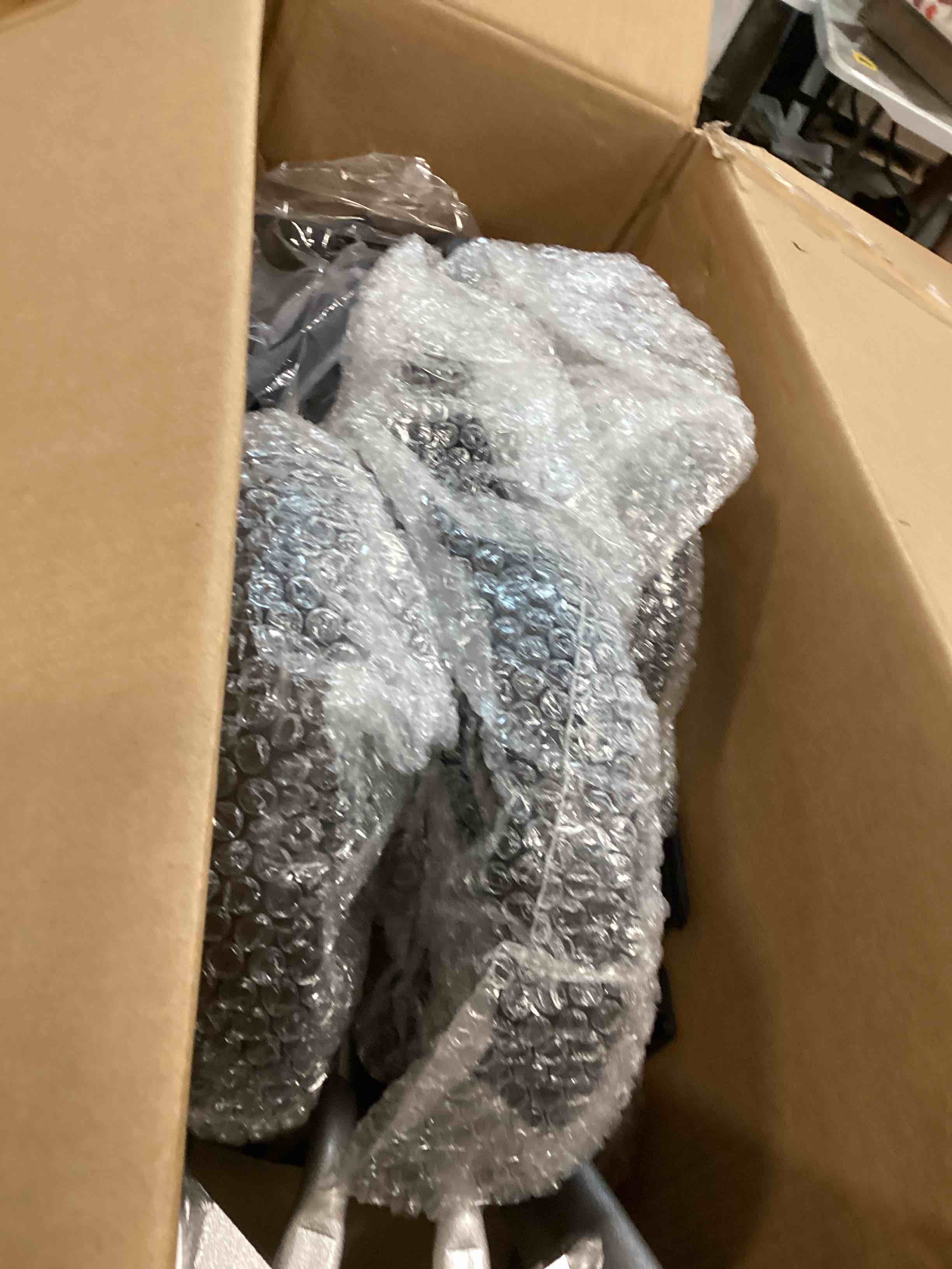https://s3.amazonaws.com/lotting-images-prod/bidfta/PNK3470637_1746718967266.jpeg