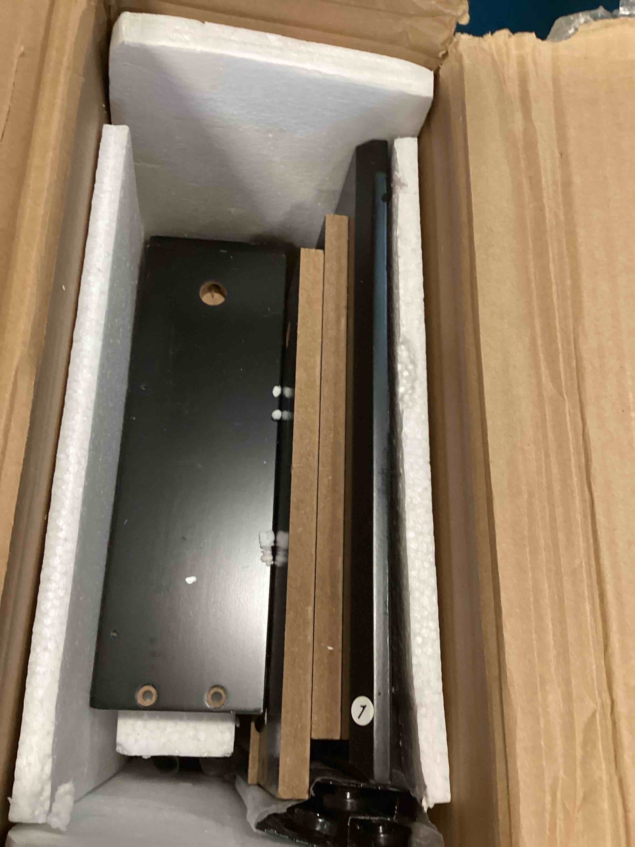 https://s3.amazonaws.com/lotting-images-prod/bidfta/PNK3471457_1747248598625.jpeg