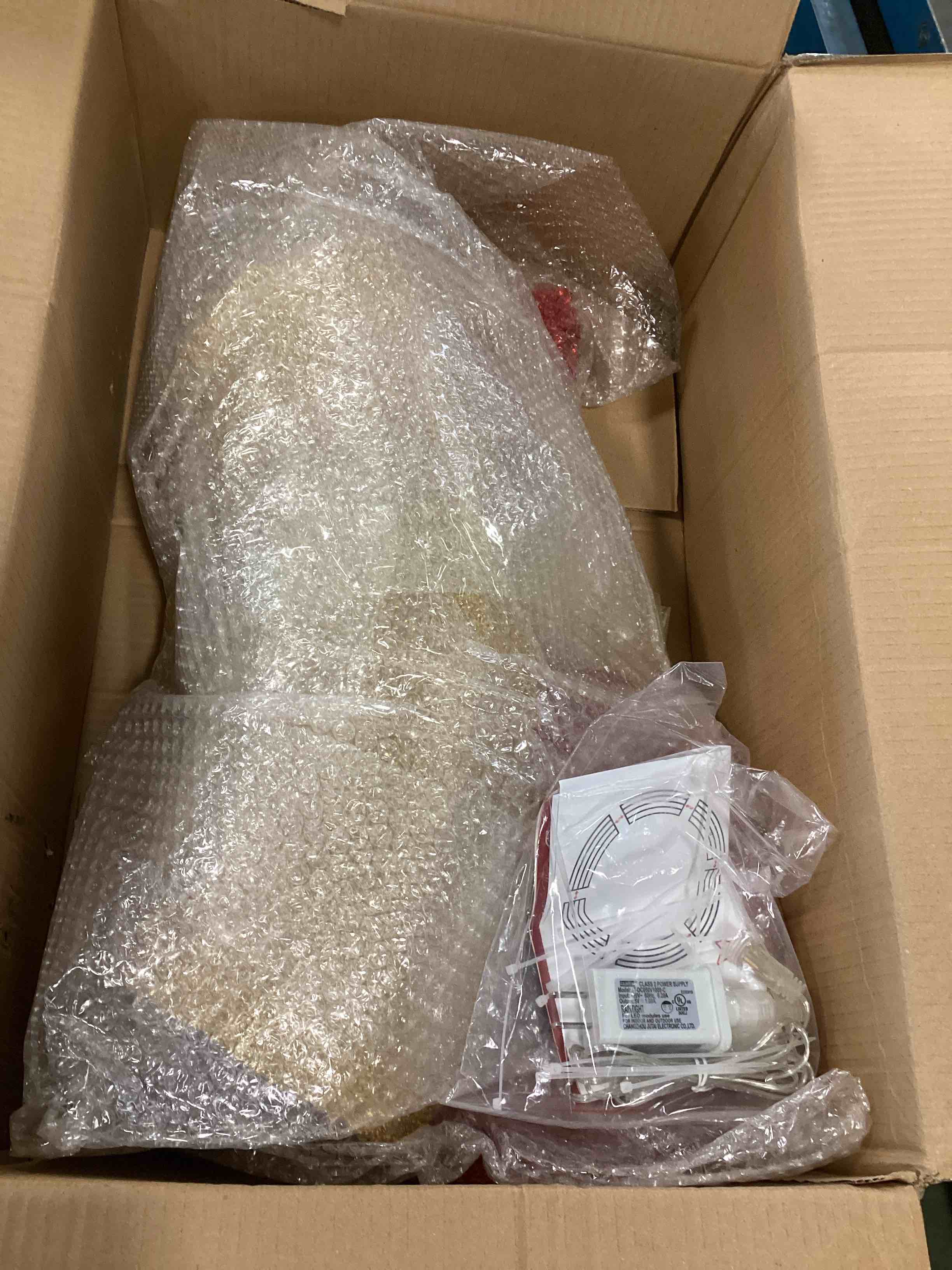 https://s3.amazonaws.com/lotting-images-prod/bidfta/PNK3471930_1747658459084.jpeg