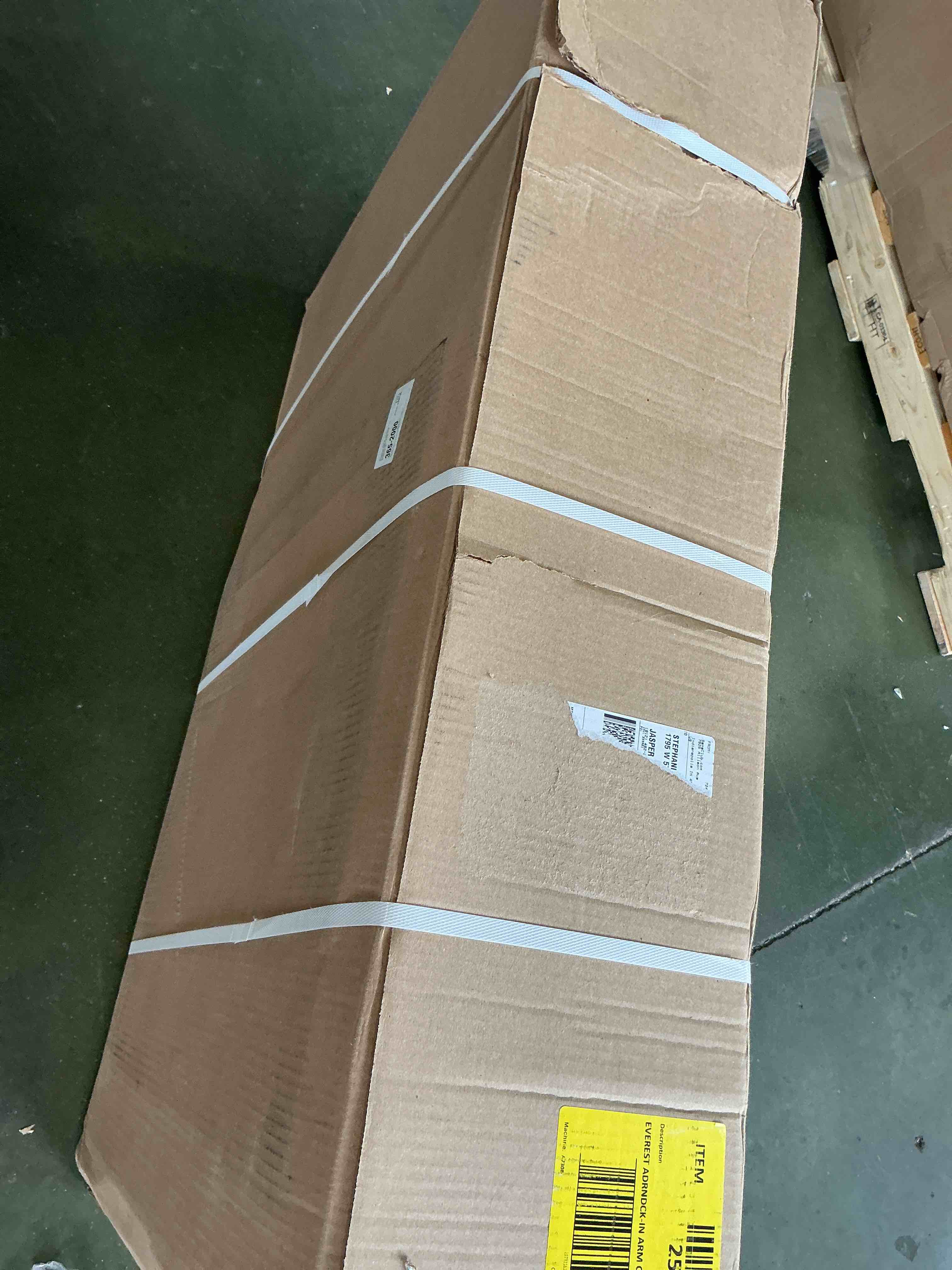 https://s3.amazonaws.com/lotting-images-prod/bidfta/PNK3482341_1755804031227.jpeg