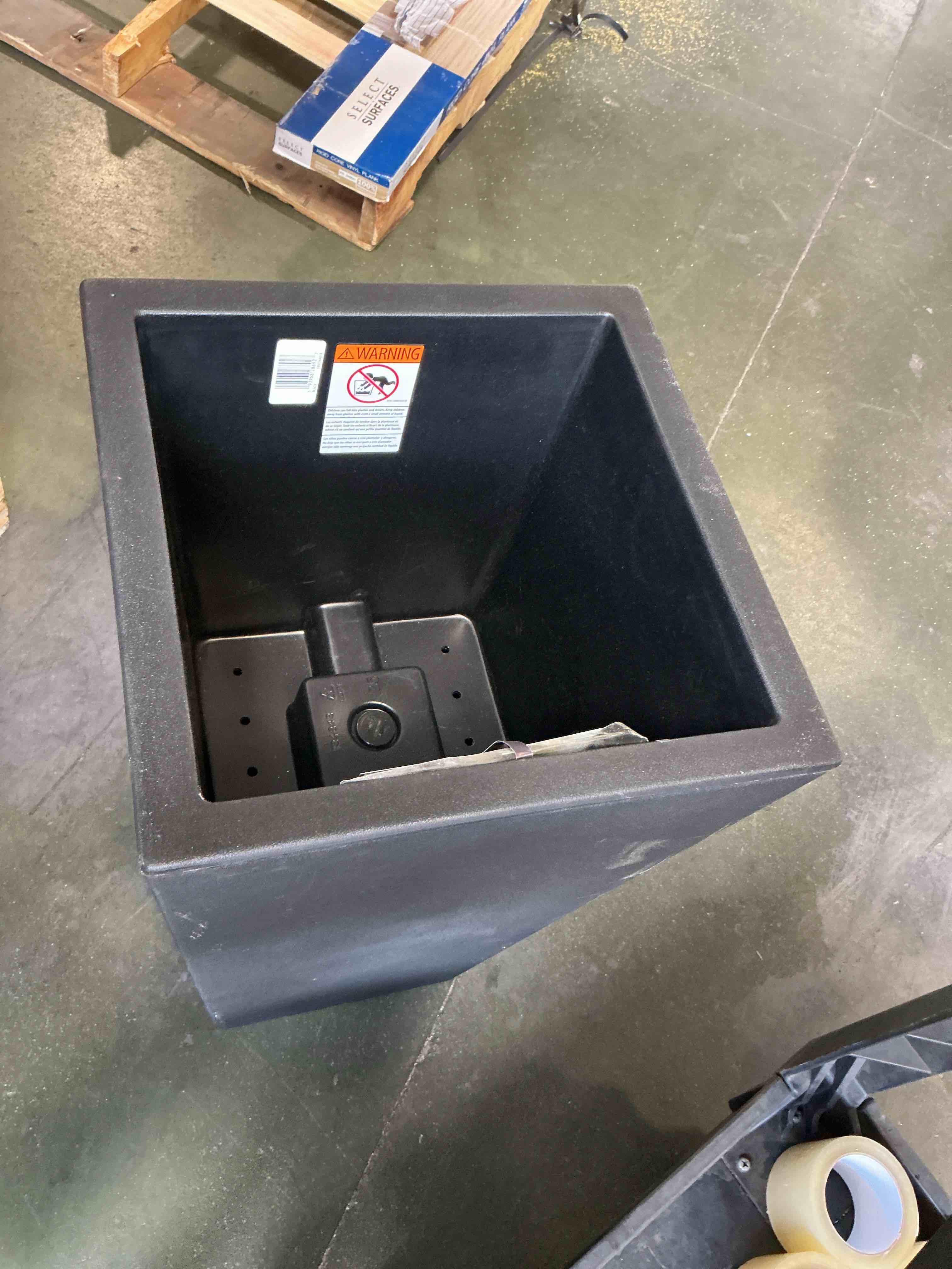 https://s3.amazonaws.com/lotting-images-prod/bidfta/PNK3482823_1756235150276.jpeg