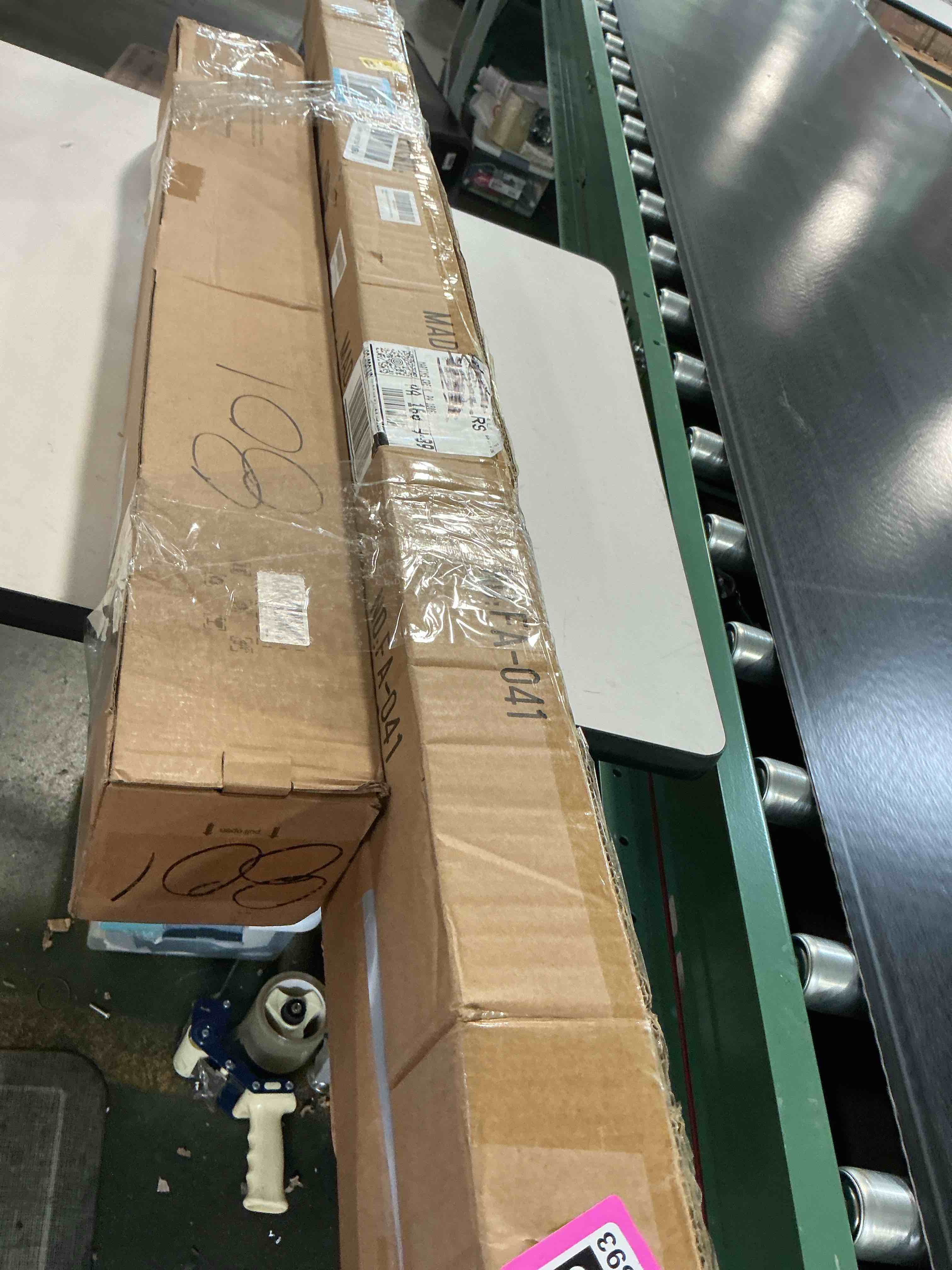 https://s3.amazonaws.com/lotting-images-prod/bidfta/PNK3490393_1755370682019.jpeg
