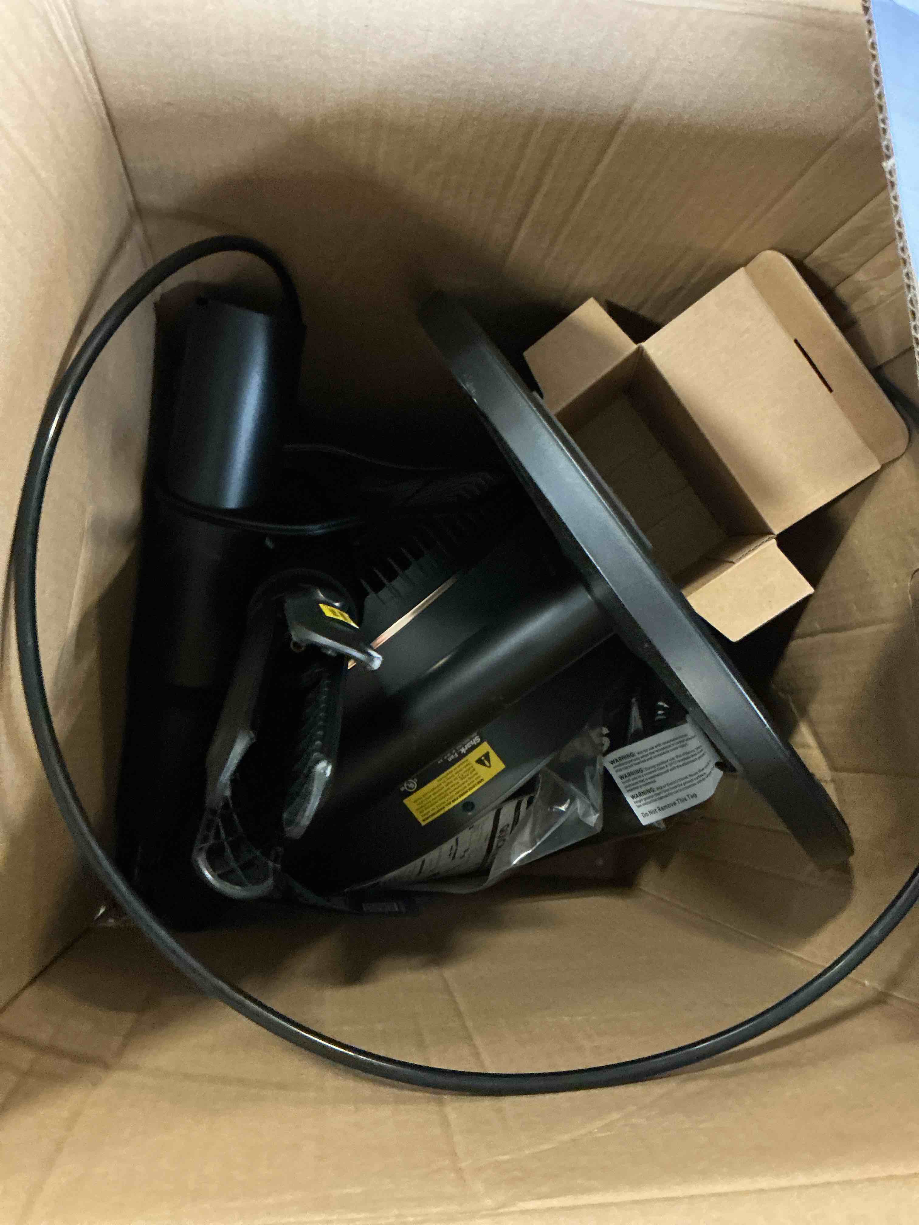 https://s3.amazonaws.com/lotting-images-prod/bidfta/PNK3490895_1755881808891.jpeg