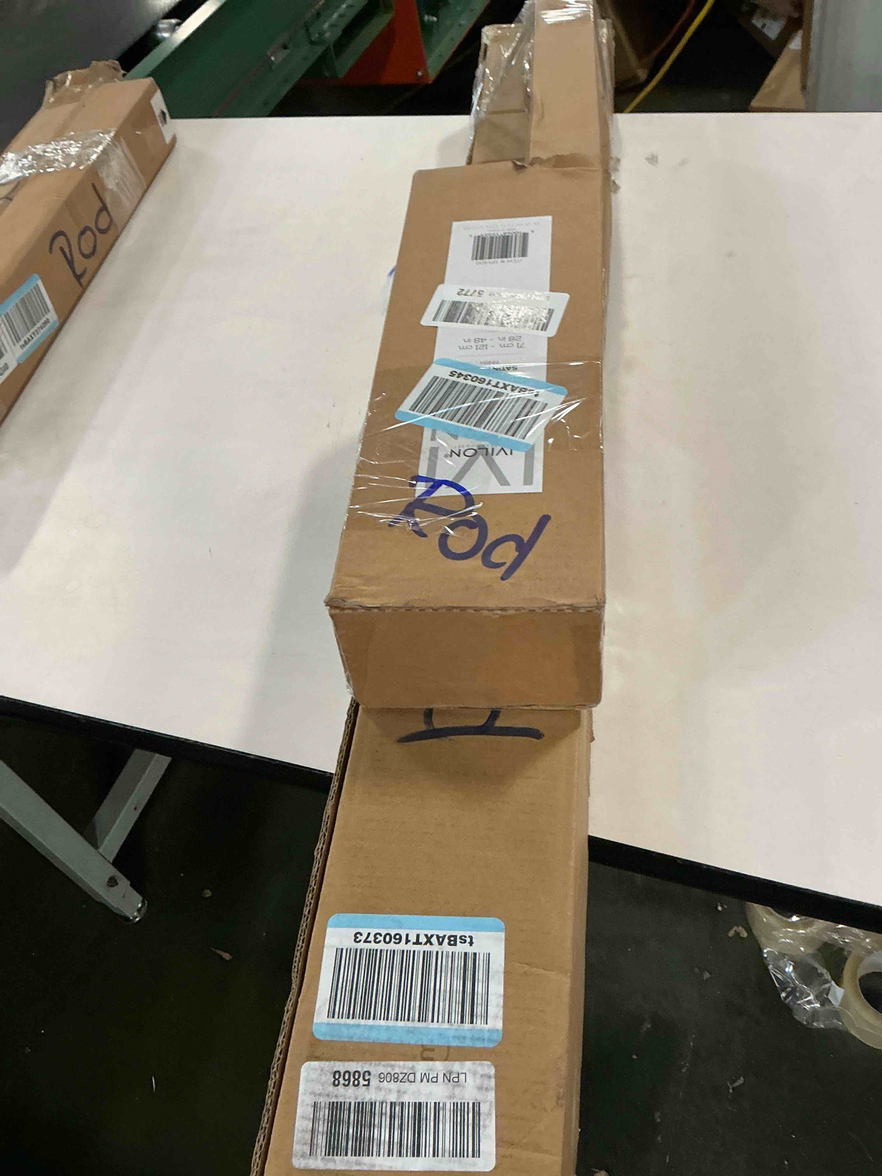 https://s3.amazonaws.com/lotting-images-prod/bidfta/PNK3497107_1755528512582.jpeg