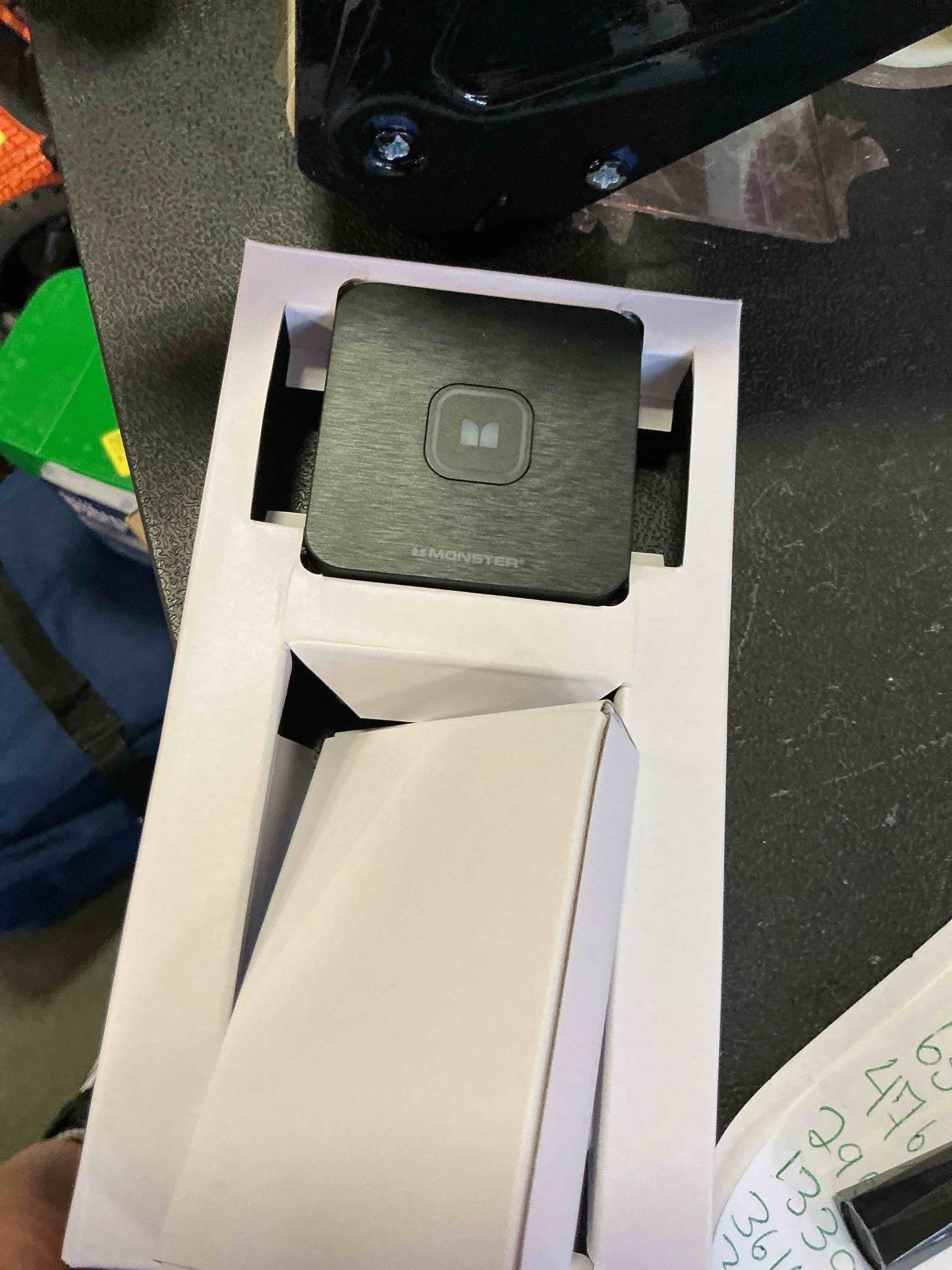 https://s3.amazonaws.com/lotting-images-prod/bidfta/PNK3506719_1756123974168.jpeg