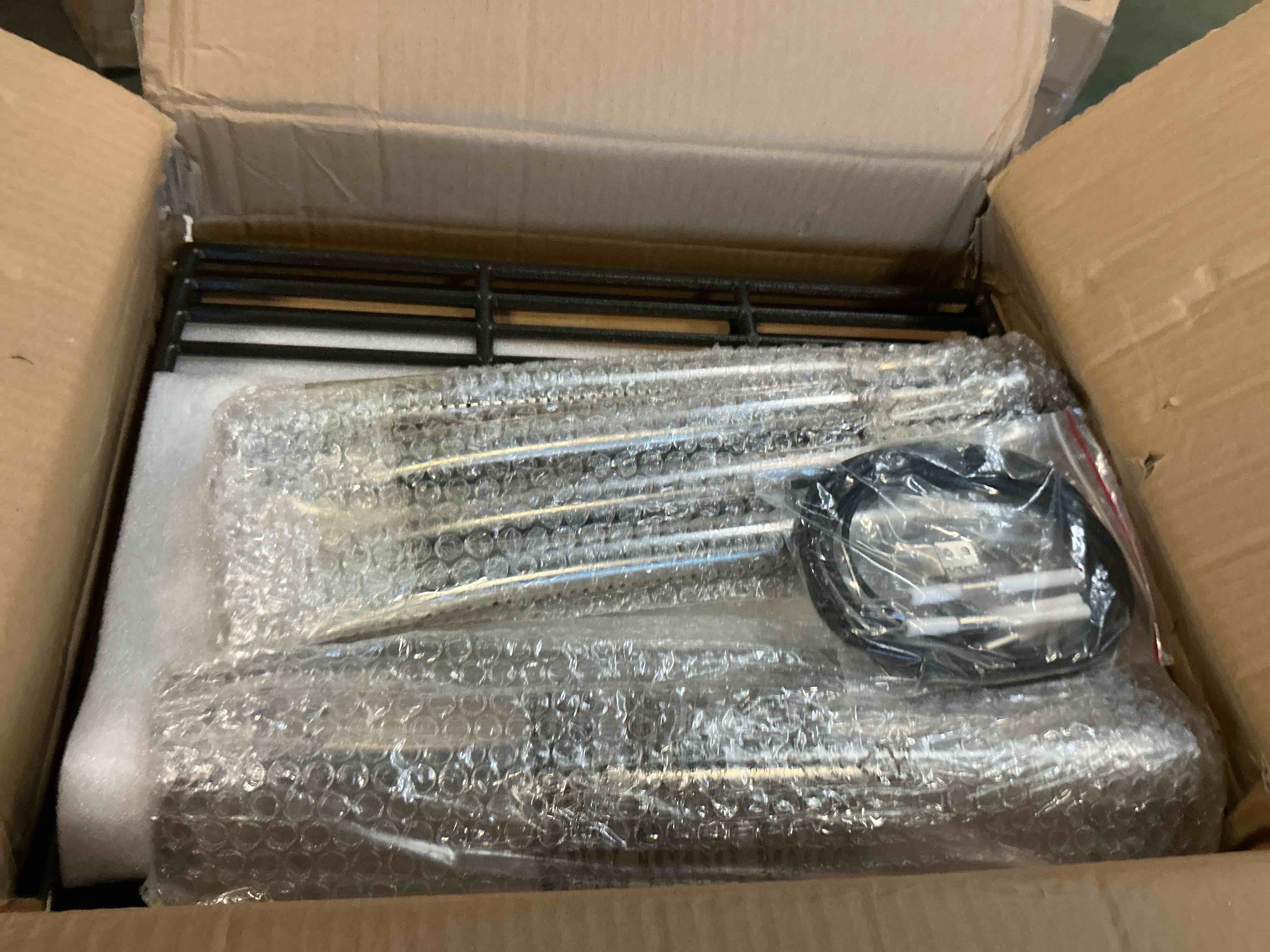 https://s3.amazonaws.com/lotting-images-prod/bidfta/PNK3507385_1756474331529.jpeg