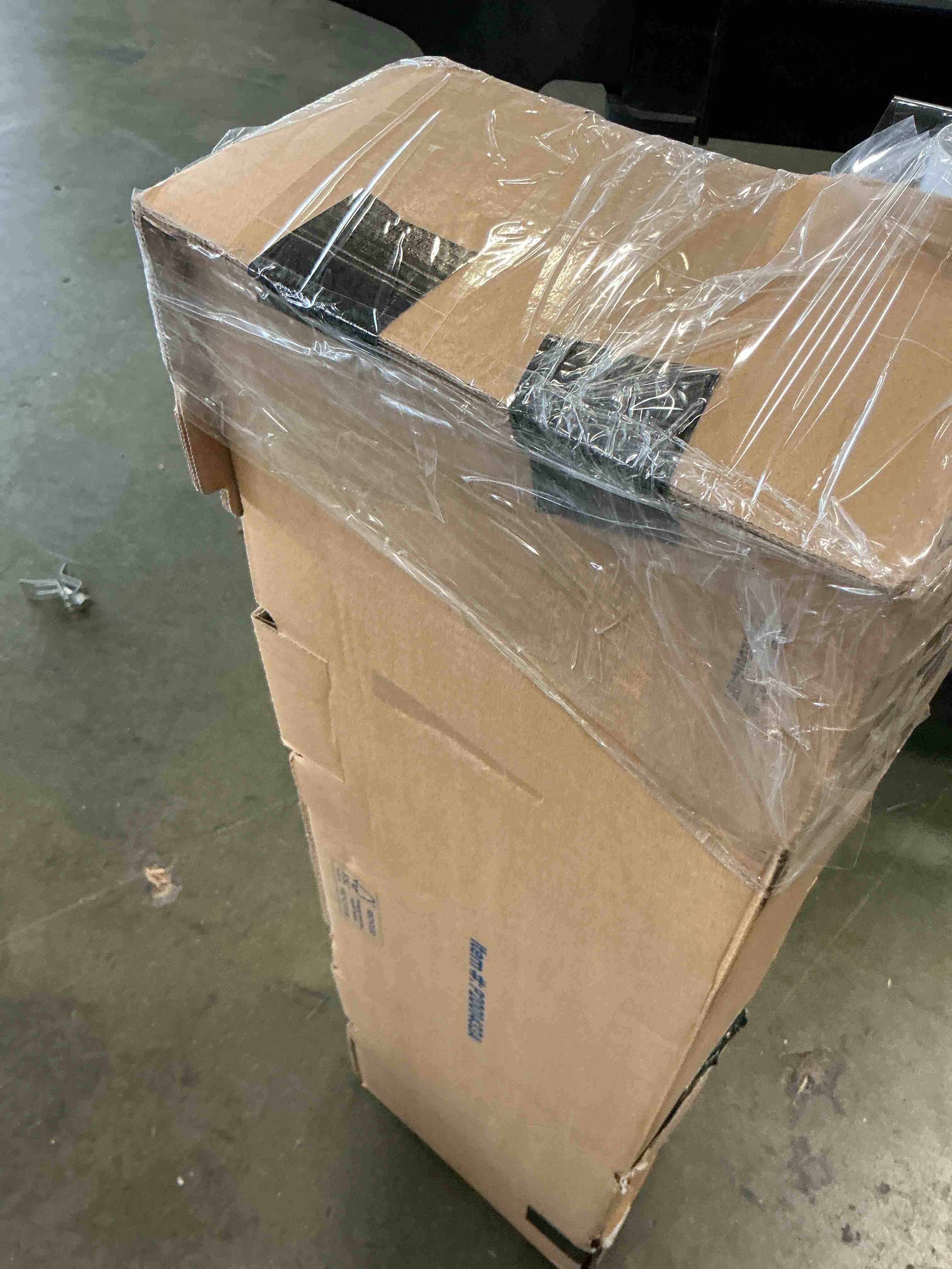 https://s3.amazonaws.com/lotting-images-prod/bidfta/PNK3510125_1755890138552.jpeg