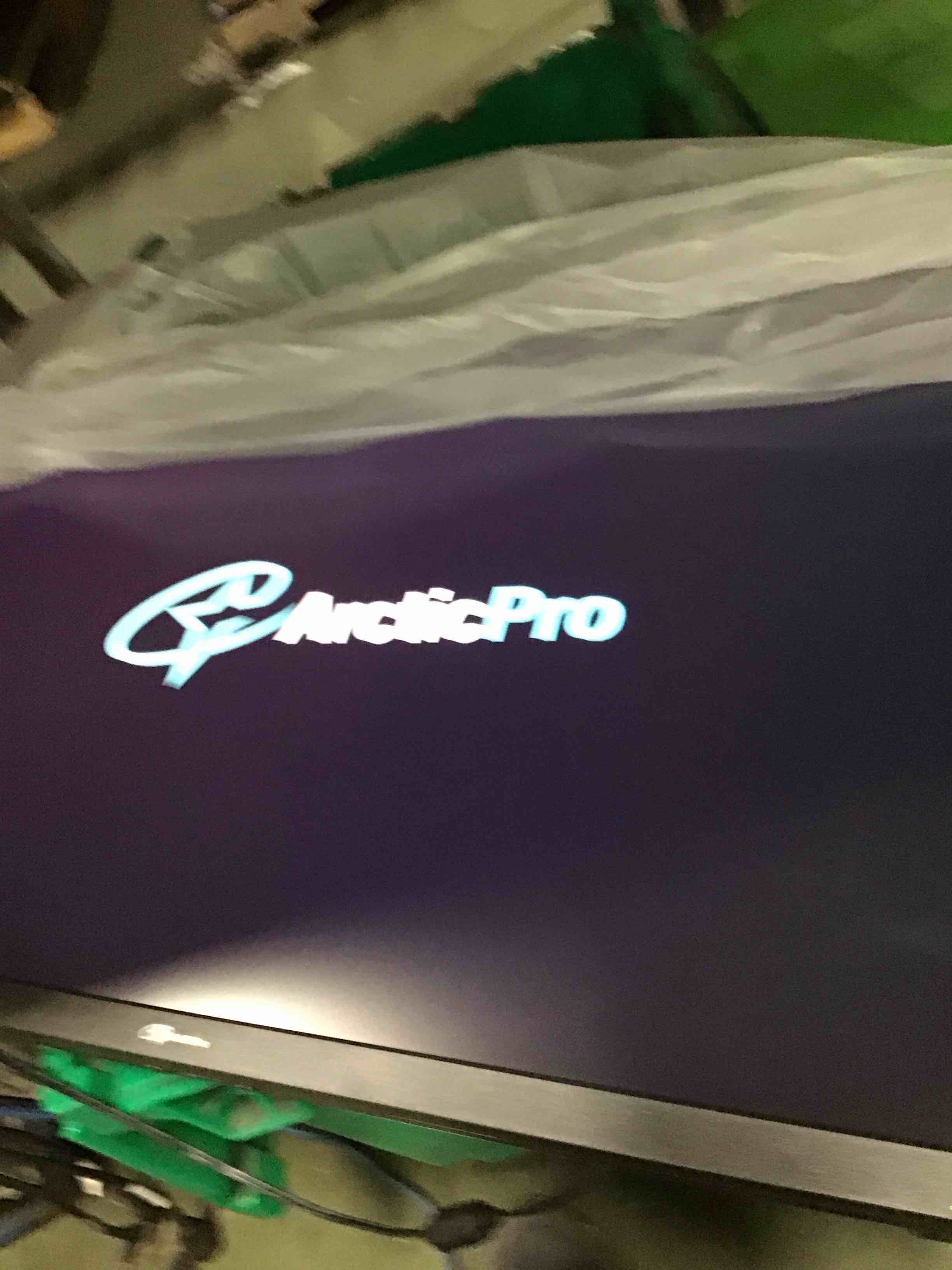 https://s3.amazonaws.com/lotting-images-prod/bidfta/PNK3514213_1756137701651.jpeg