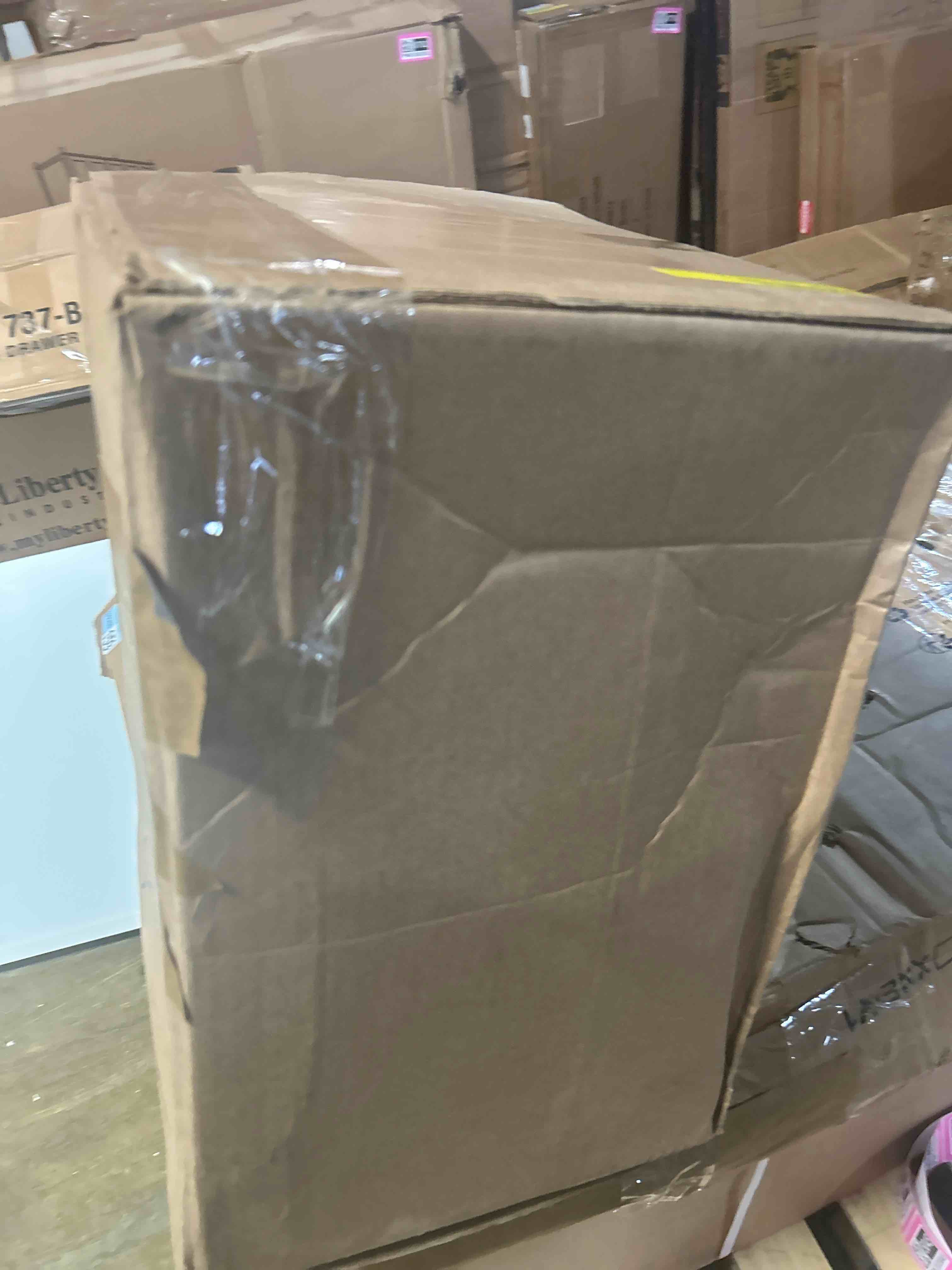 https://s3.amazonaws.com/lotting-images-prod/bidfta/PNK3535024_1751639816425.jpeg