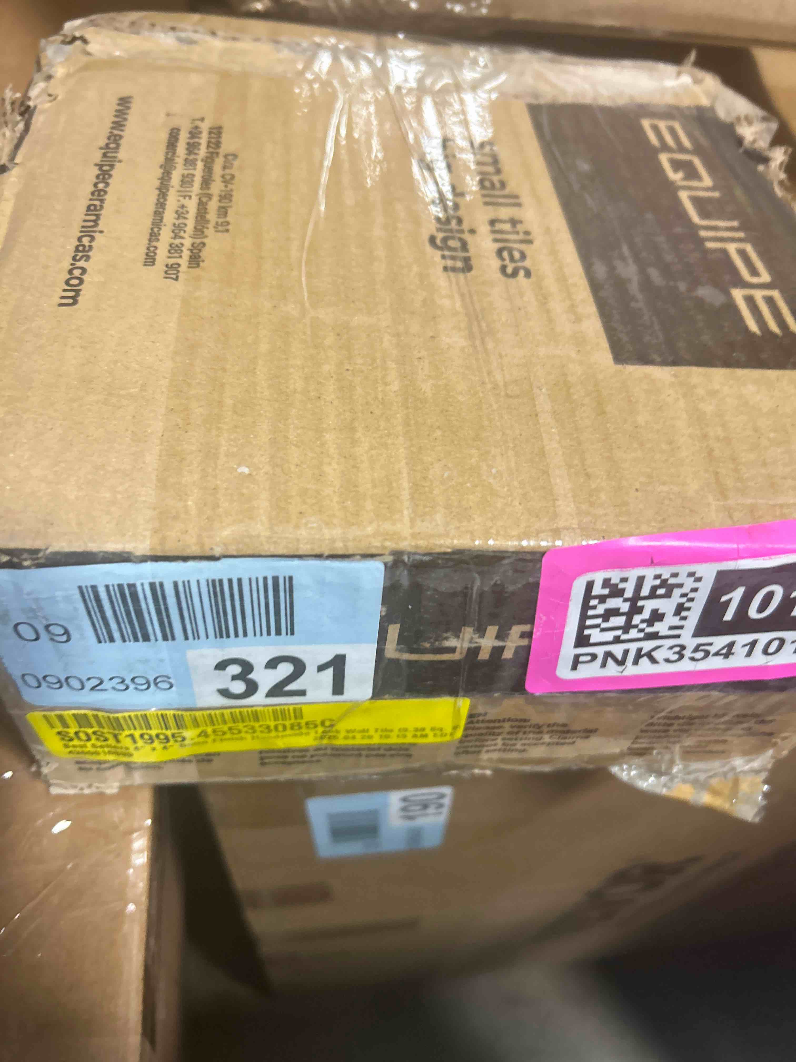 https://s3.amazonaws.com/lotting-images-prod/bidfta/PNK3541010_1751642330282.jpeg