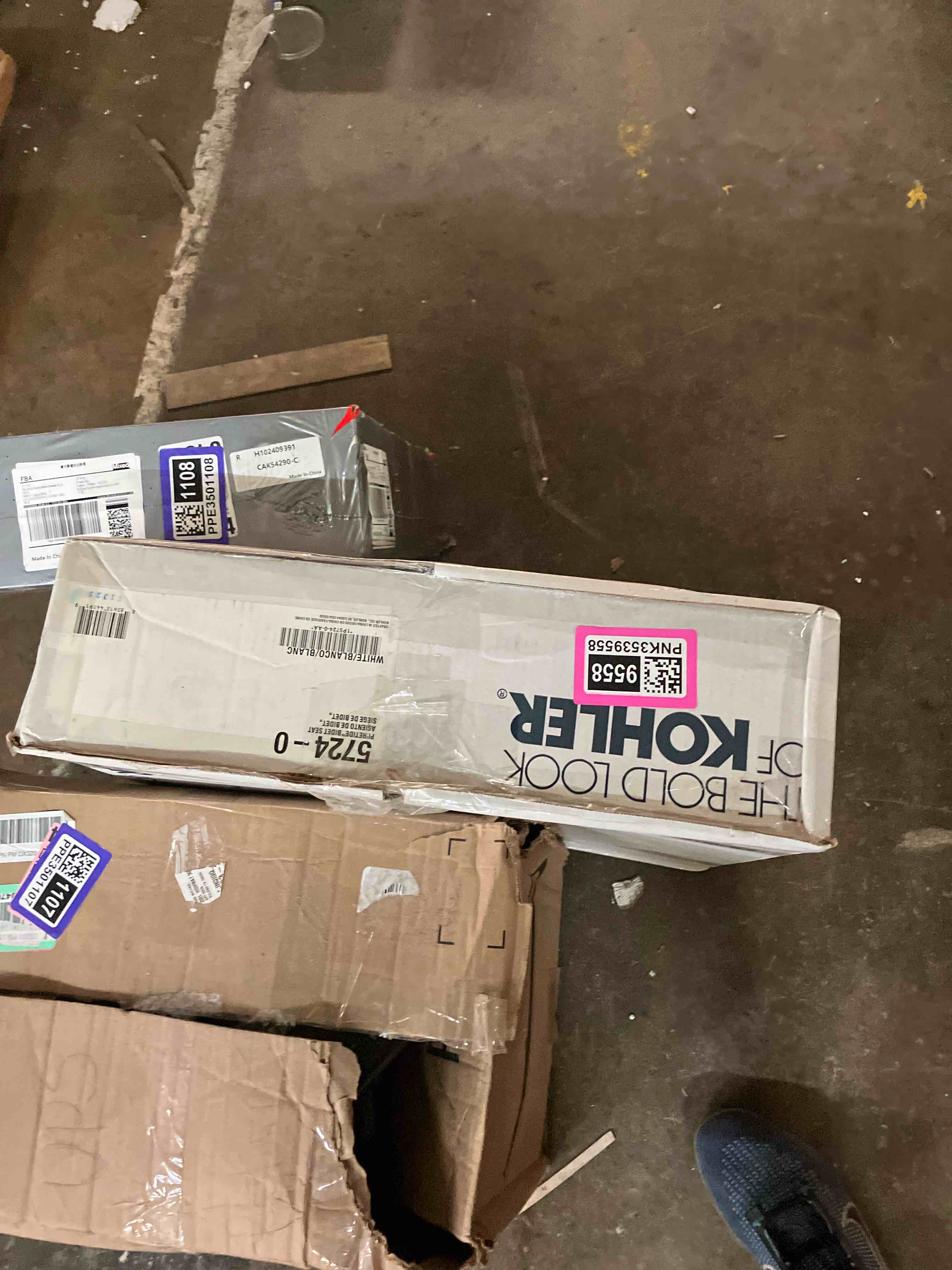 https://s3.amazonaws.com/lotting-images-prod/bidfta/PNK3542054_1754922925987.jpeg