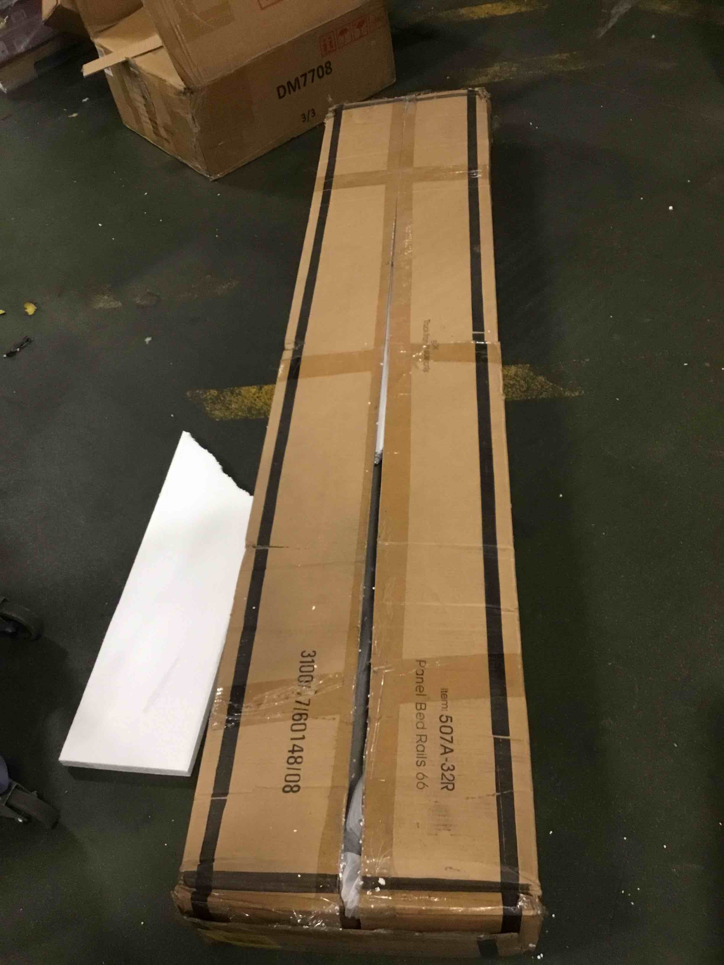 https://s3.amazonaws.com/lotting-images-prod/bidfta/PNK3547571_1750248973723.jpeg
