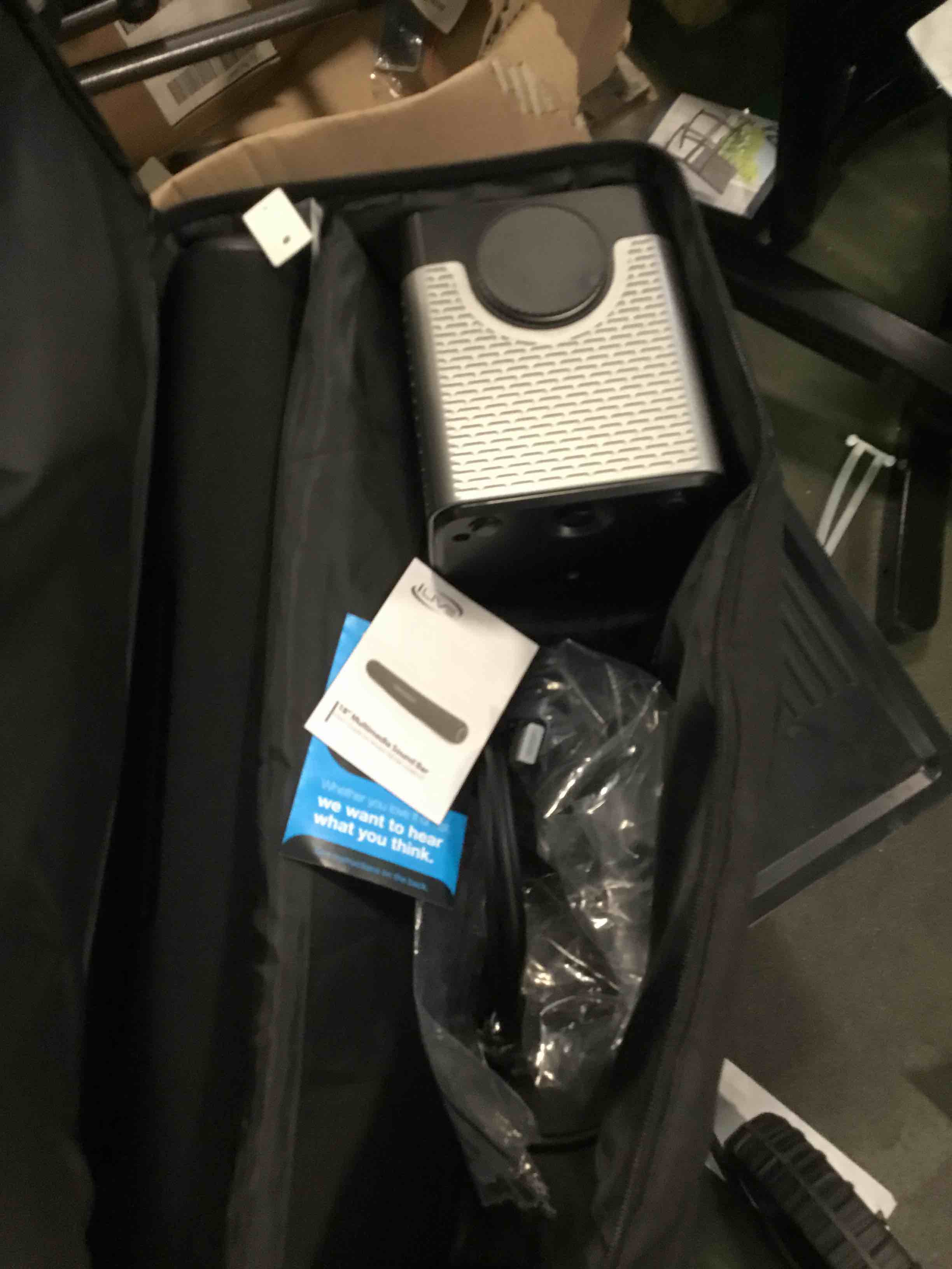 https://s3.amazonaws.com/lotting-images-prod/bidfta/PNK3547909_1750431657177.jpeg