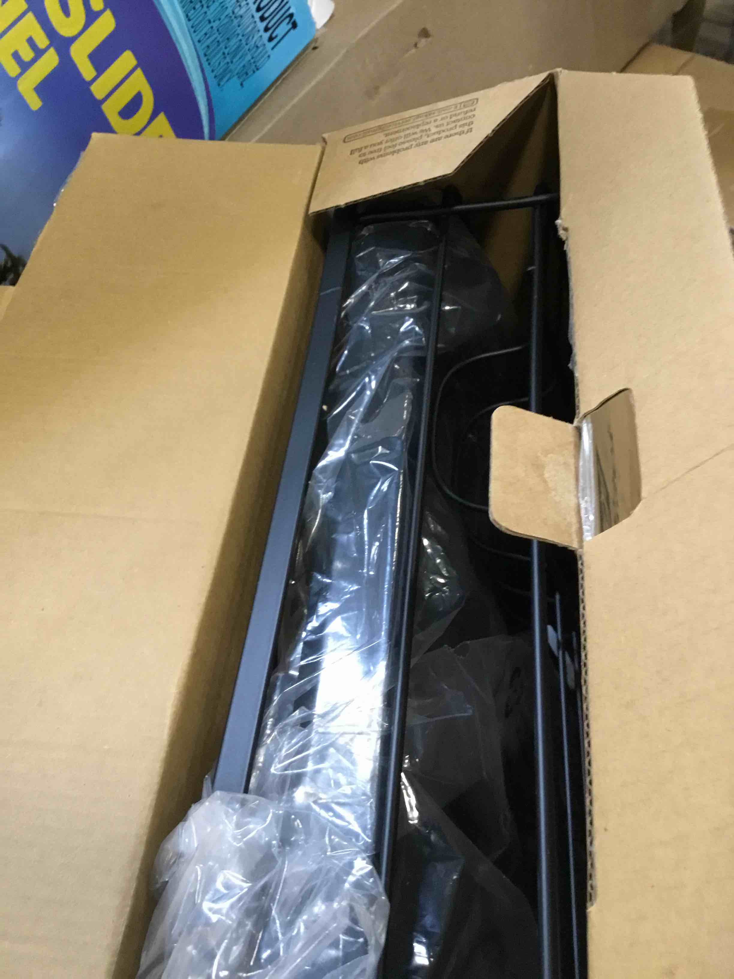 https://s3.amazonaws.com/lotting-images-prod/bidfta/PNK3548500_1750951874119.jpeg