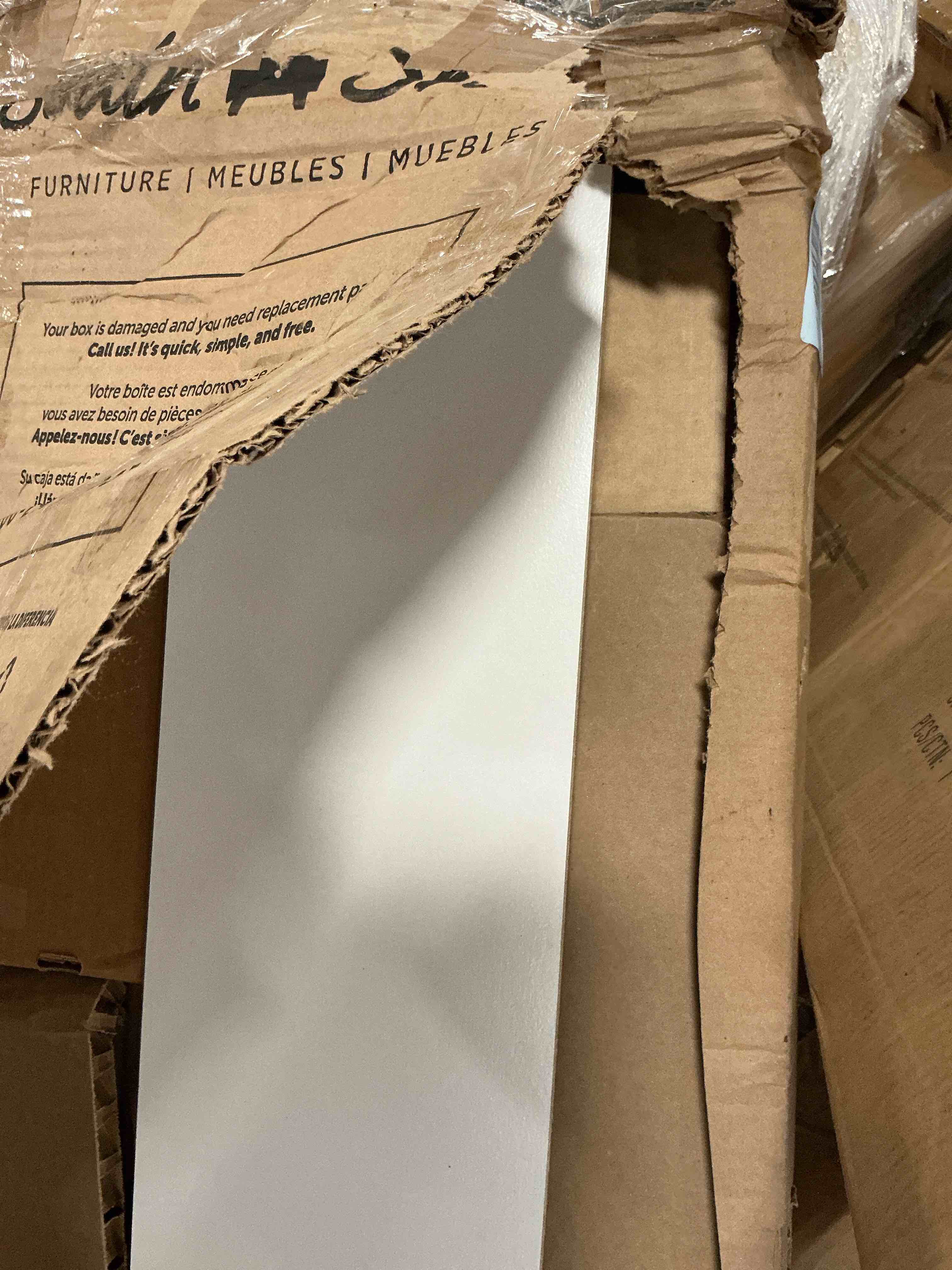 https://s3.amazonaws.com/lotting-images-prod/bidfta/PNK3549583_1752503922410.jpeg