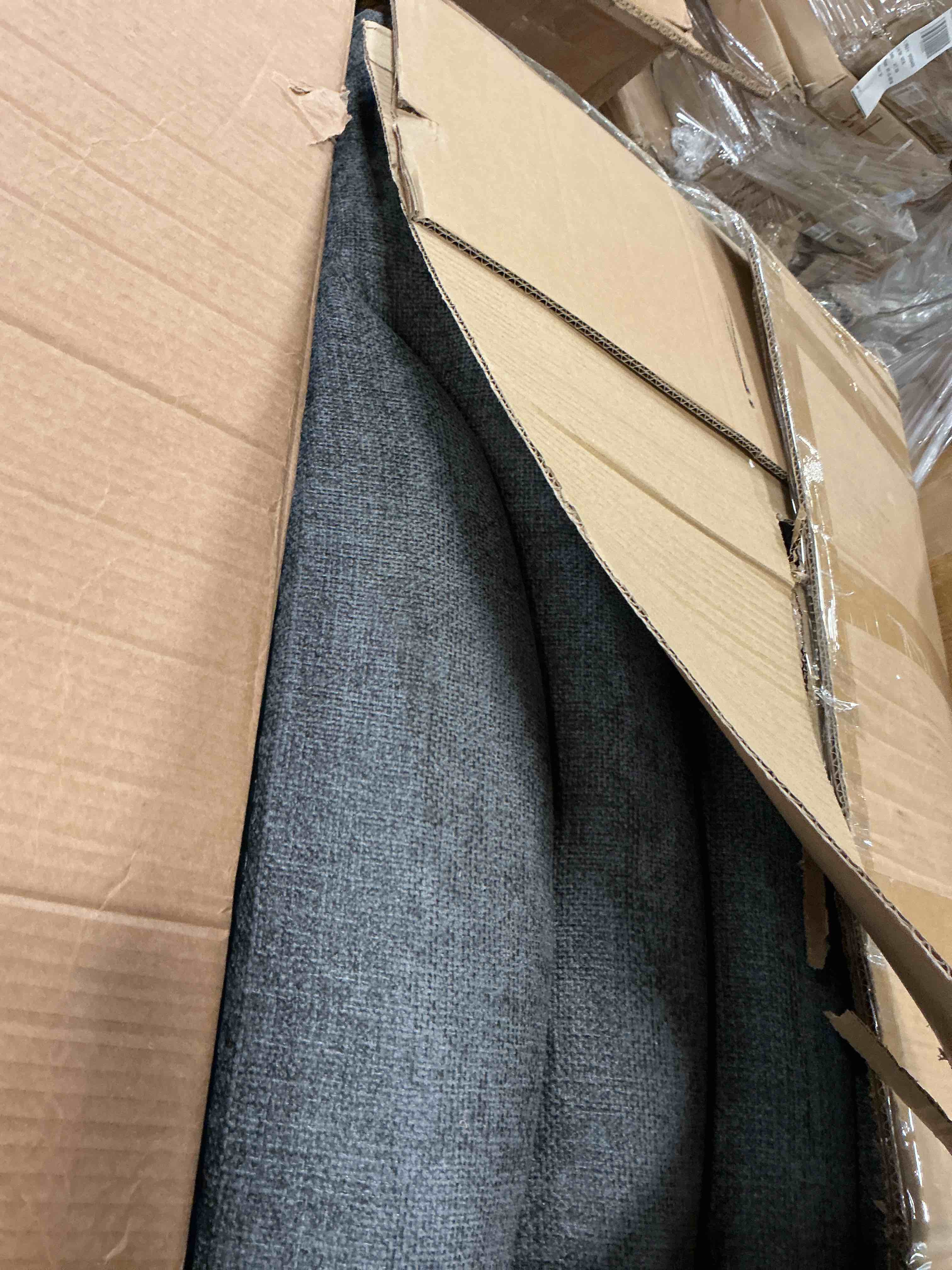 https://s3.amazonaws.com/lotting-images-prod/bidfta/PNK3549584_1752504063279.jpeg