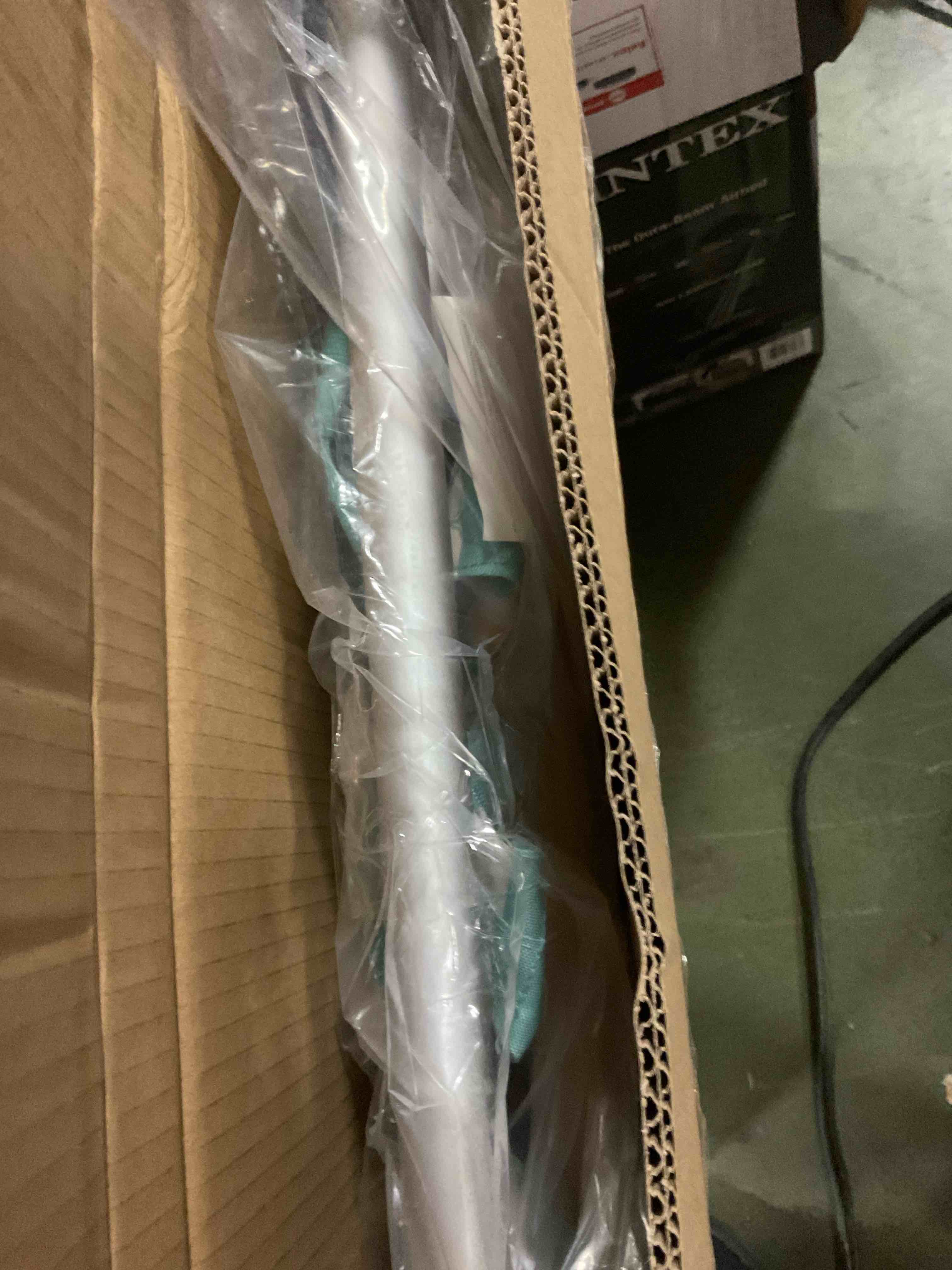 https://s3.amazonaws.com/lotting-images-prod/bidfta/PNK3549831_1752668151036.jpeg