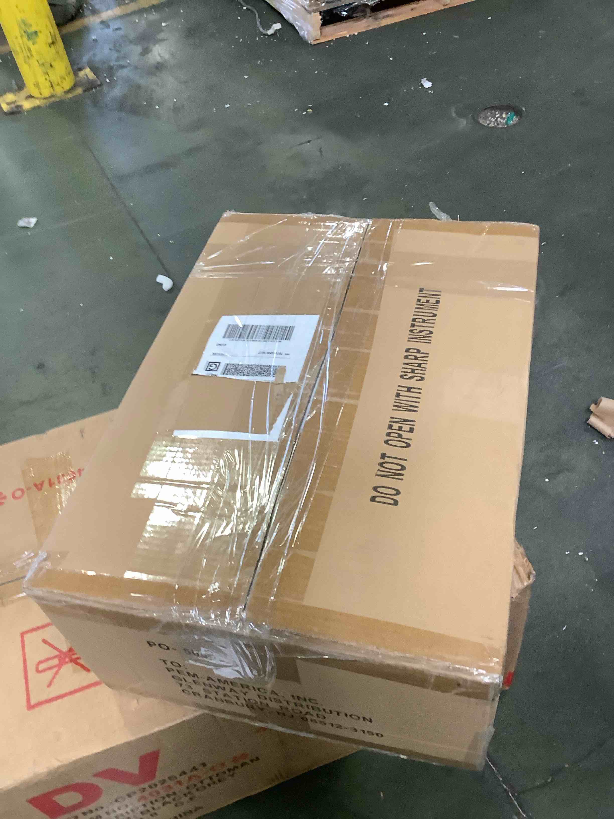 https://s3.amazonaws.com/lotting-images-prod/bidfta/PNK3553084_1750363715512.jpeg