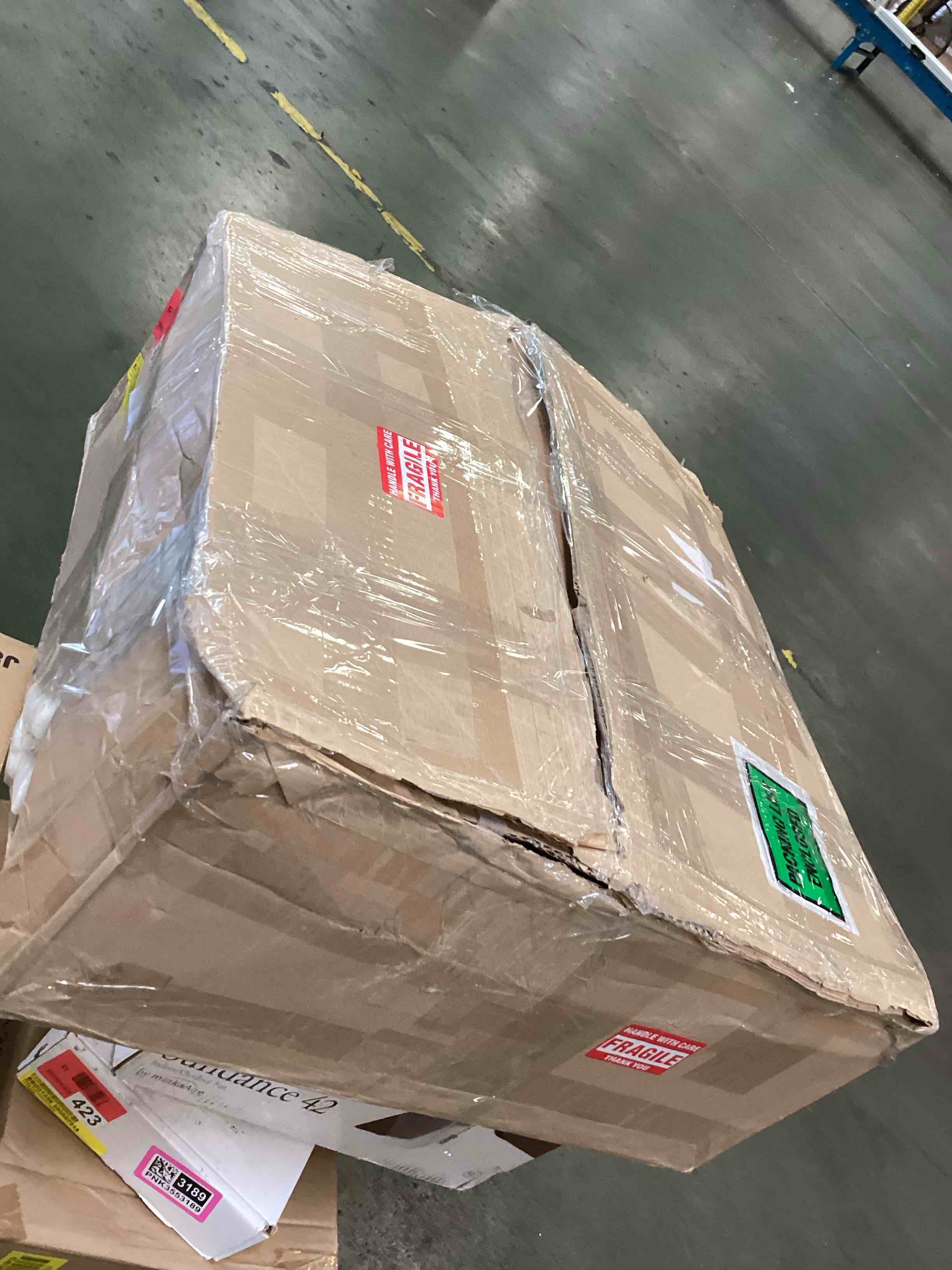 https://s3.amazonaws.com/lotting-images-prod/bidfta/PNK3553194_1750515880232.jpeg