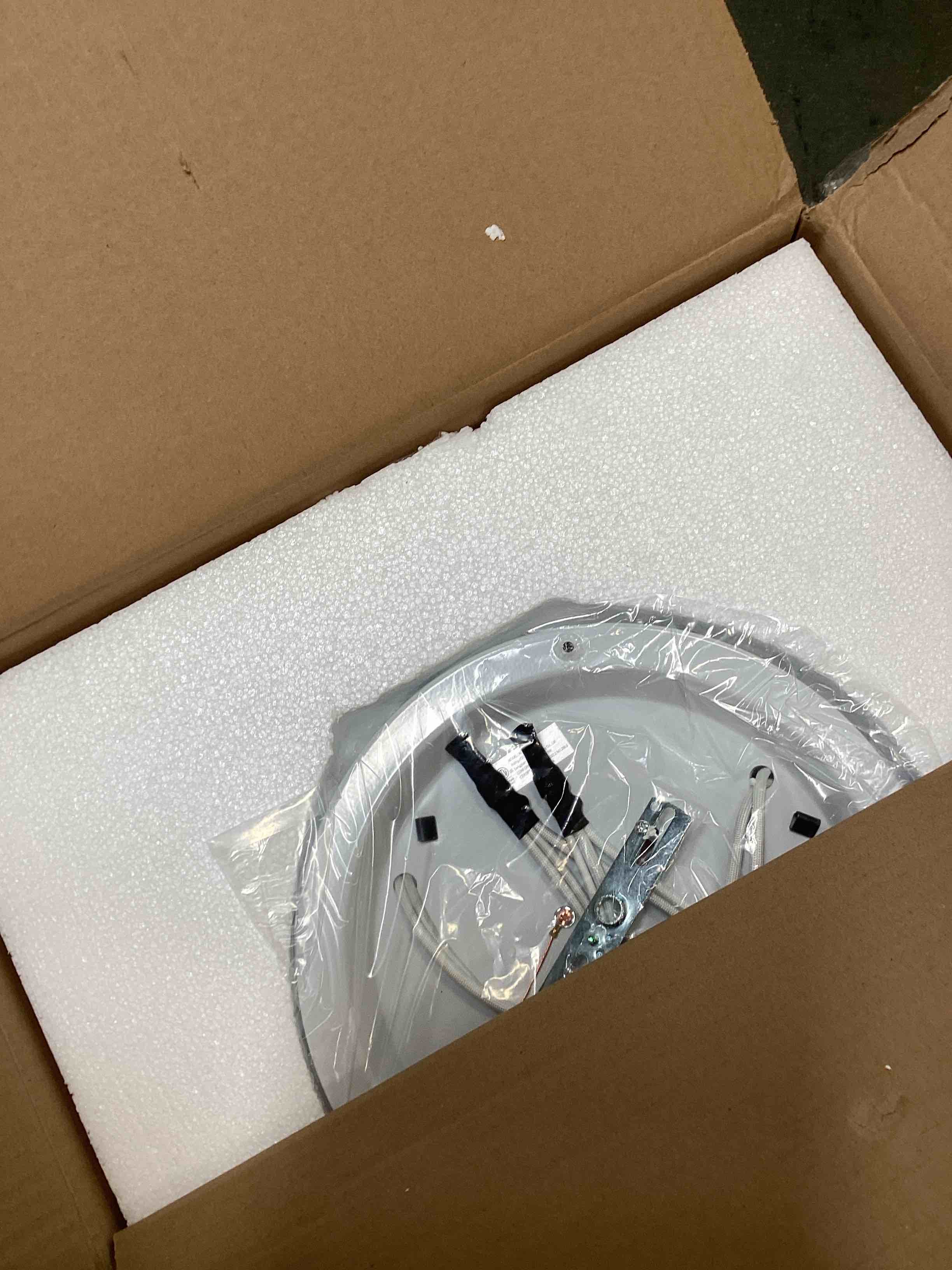 https://s3.amazonaws.com/lotting-images-prod/bidfta/PNK3553225_1750523892463.jpeg