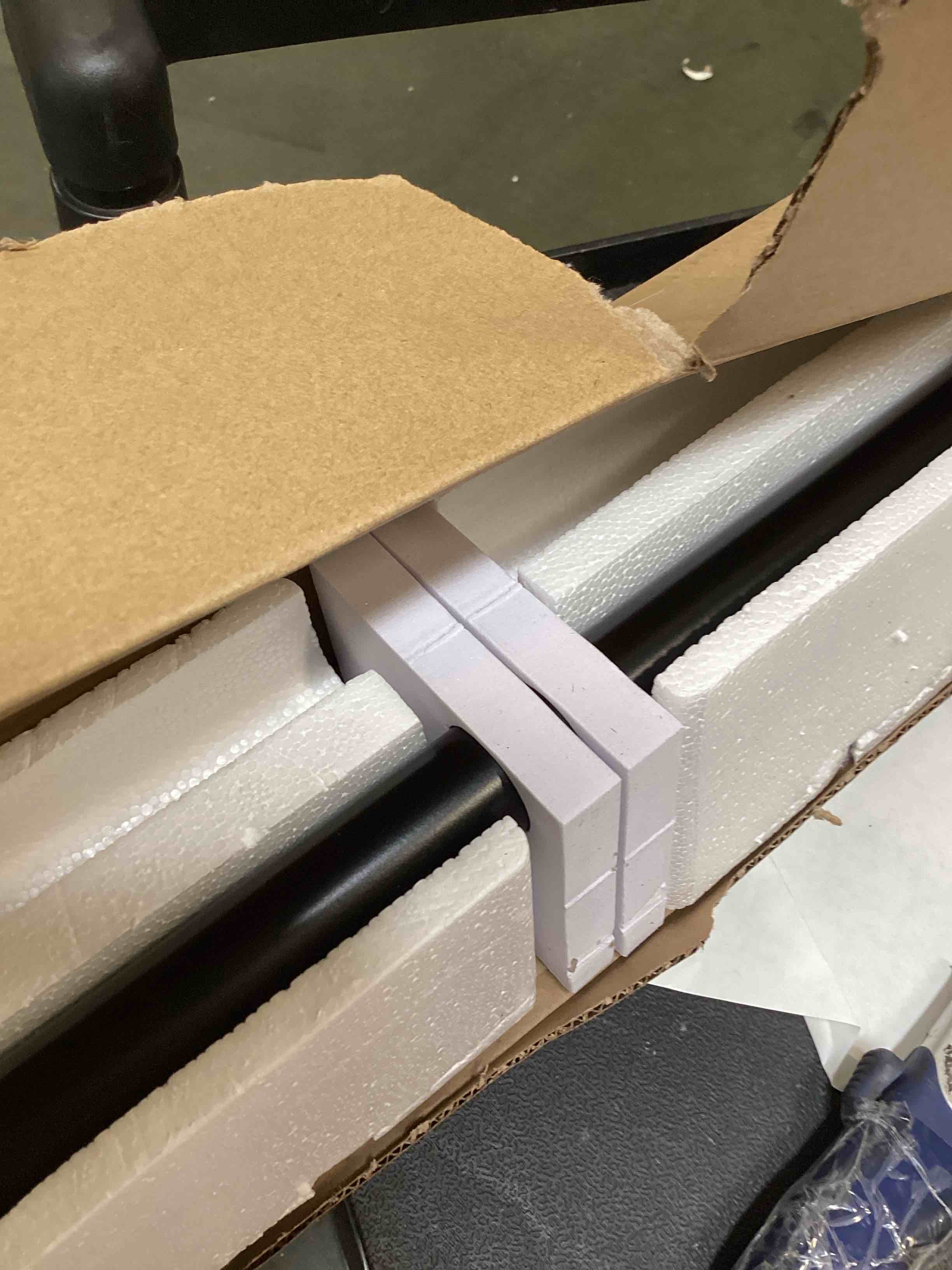 https://s3.amazonaws.com/lotting-images-prod/bidfta/PNK3553227_1750524187039.jpeg