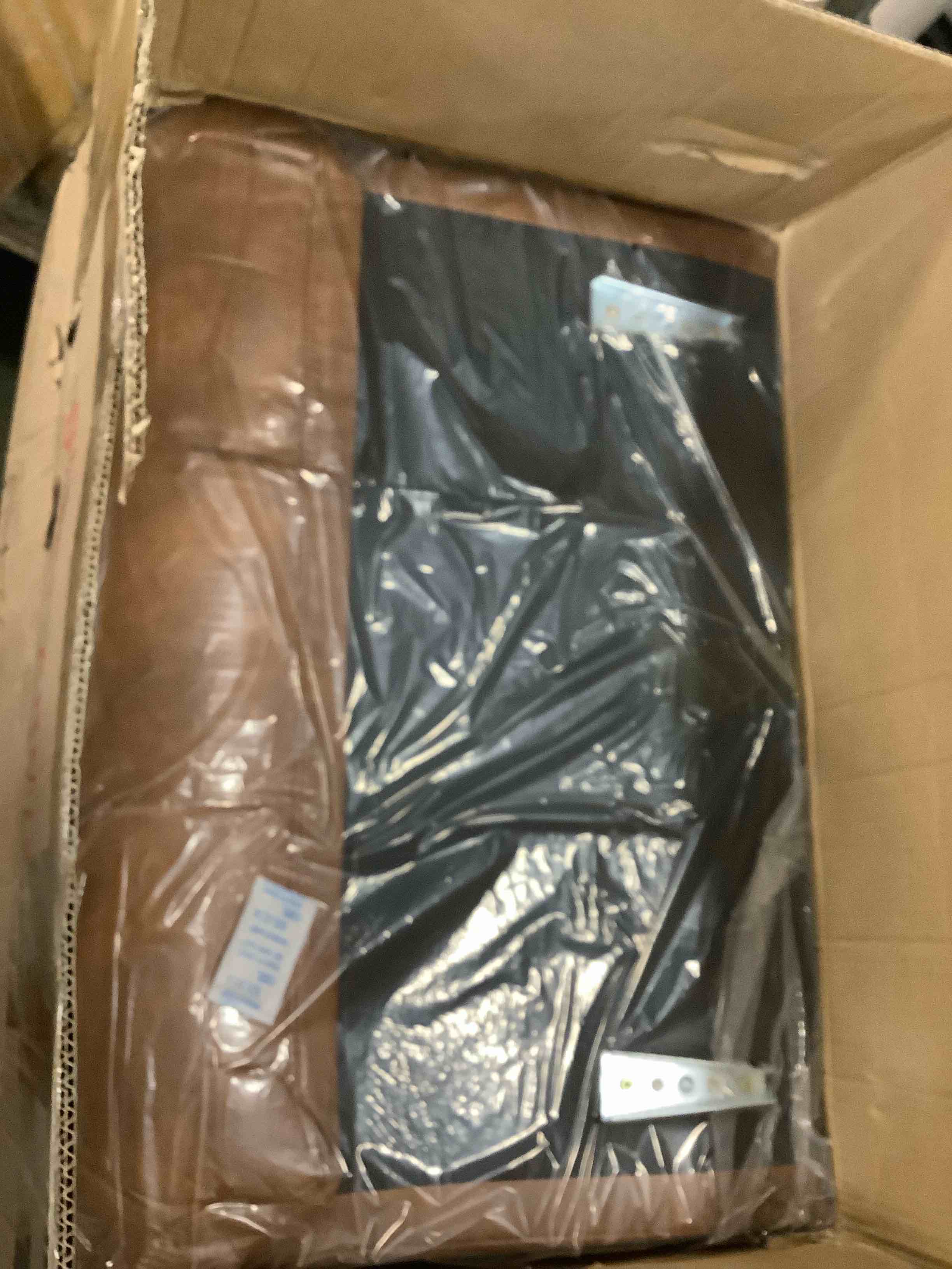 https://s3.amazonaws.com/lotting-images-prod/bidfta/PNK3553479_1750866357811.jpeg