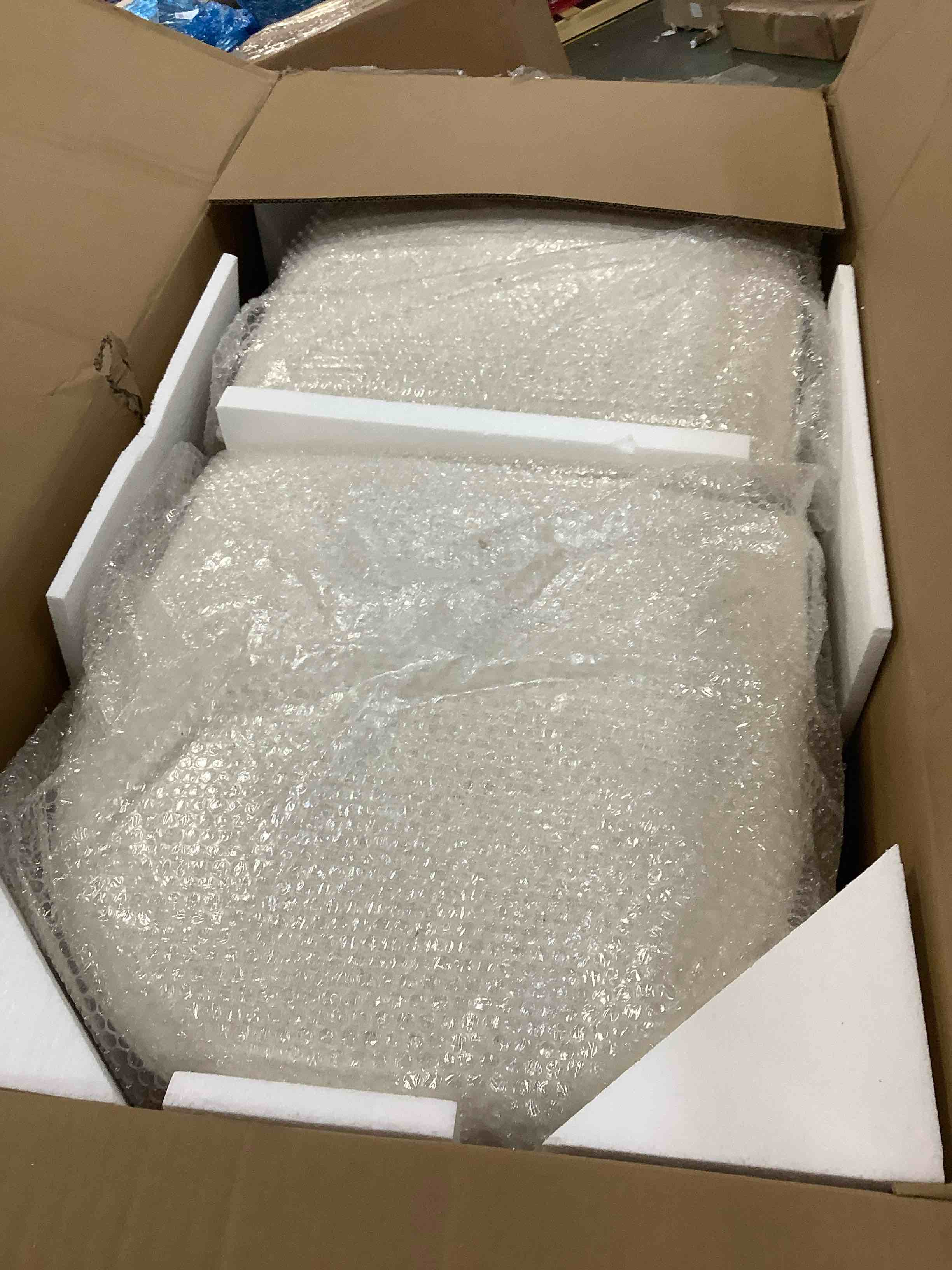 https://s3.amazonaws.com/lotting-images-prod/bidfta/PNK3553480_1750866604718.jpeg