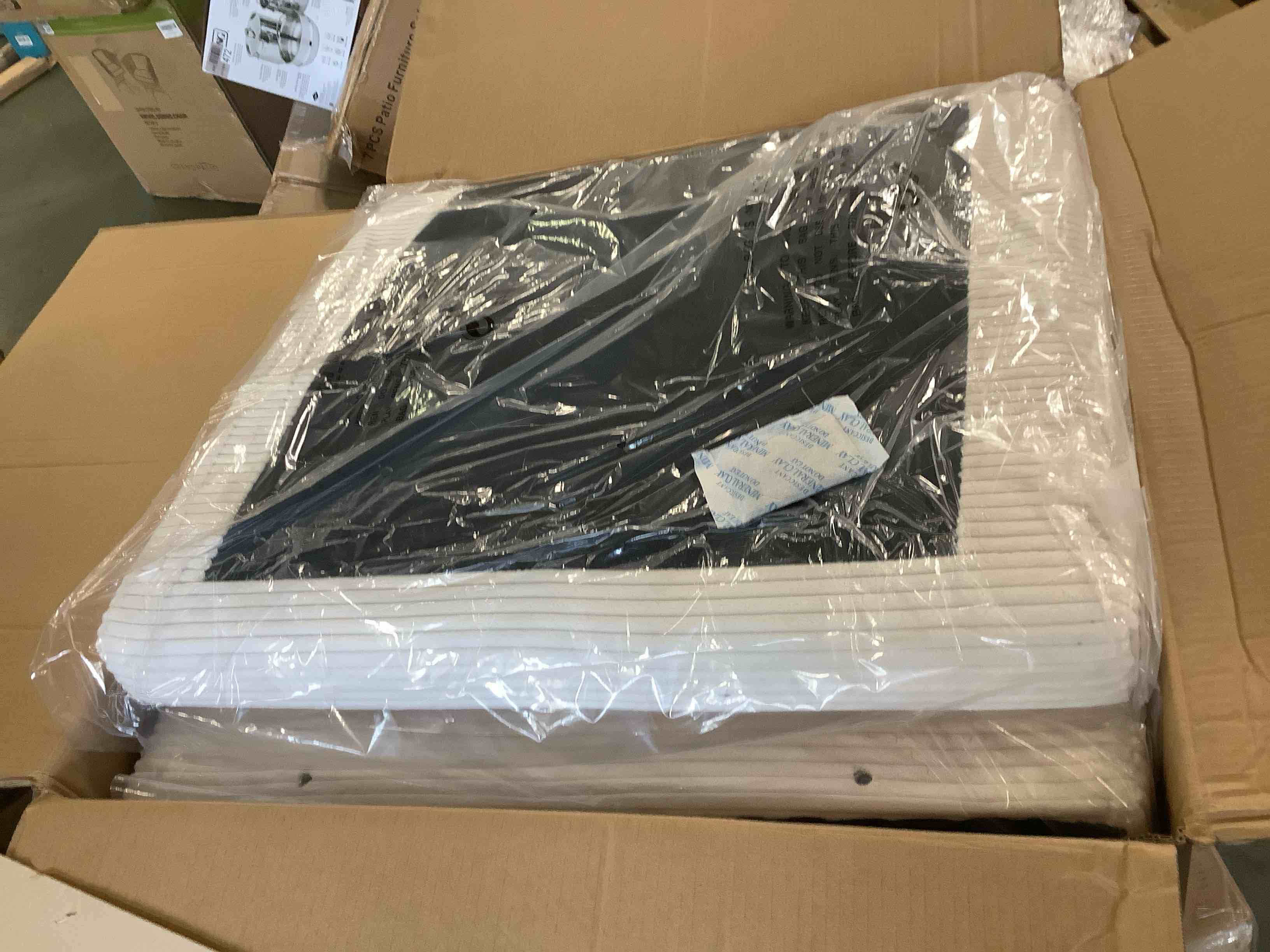 https://s3.amazonaws.com/lotting-images-prod/bidfta/PNK3553515_1750939557252.jpeg