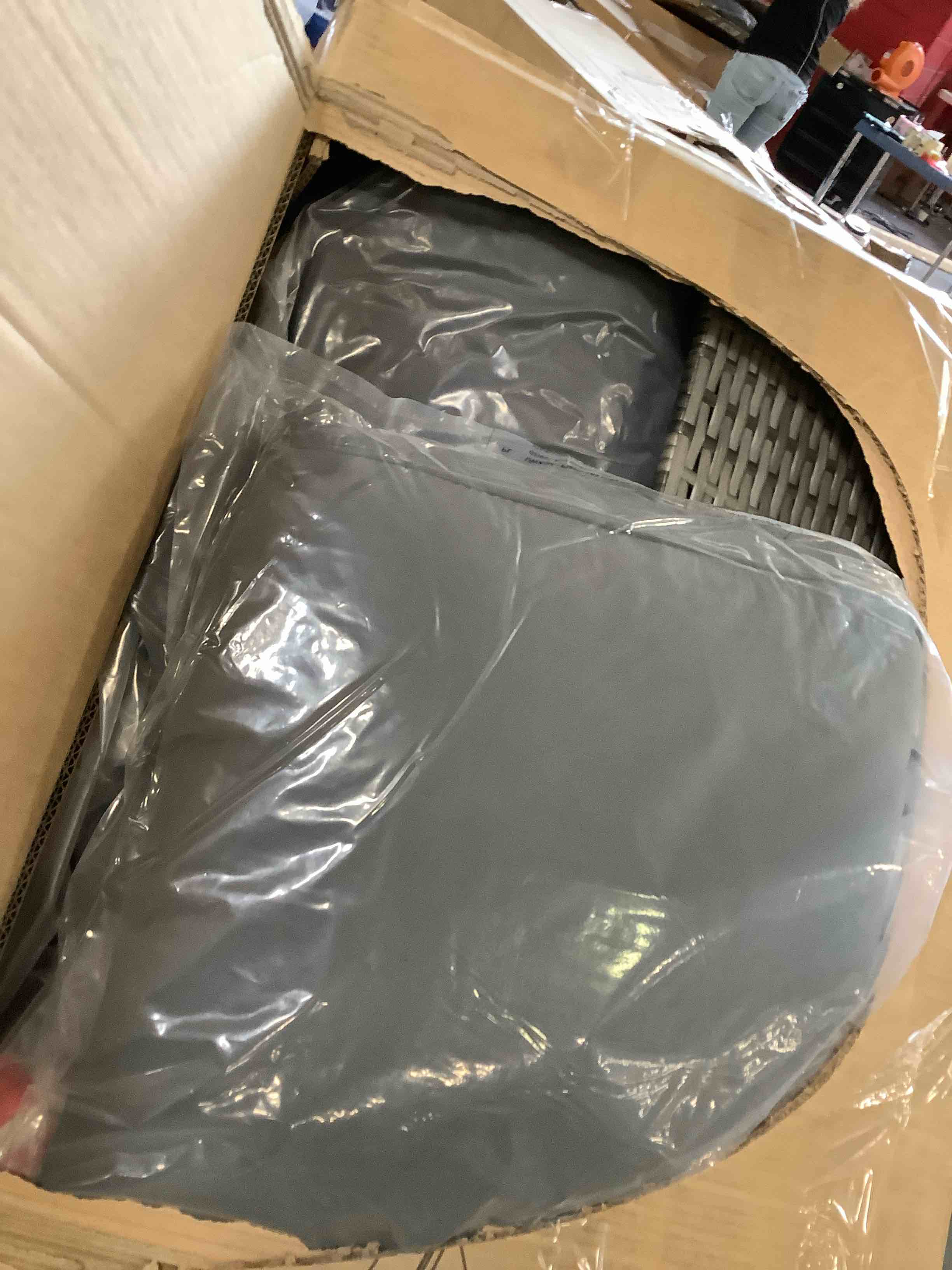 https://s3.amazonaws.com/lotting-images-prod/bidfta/PNK3553531_1750944731431.jpeg
