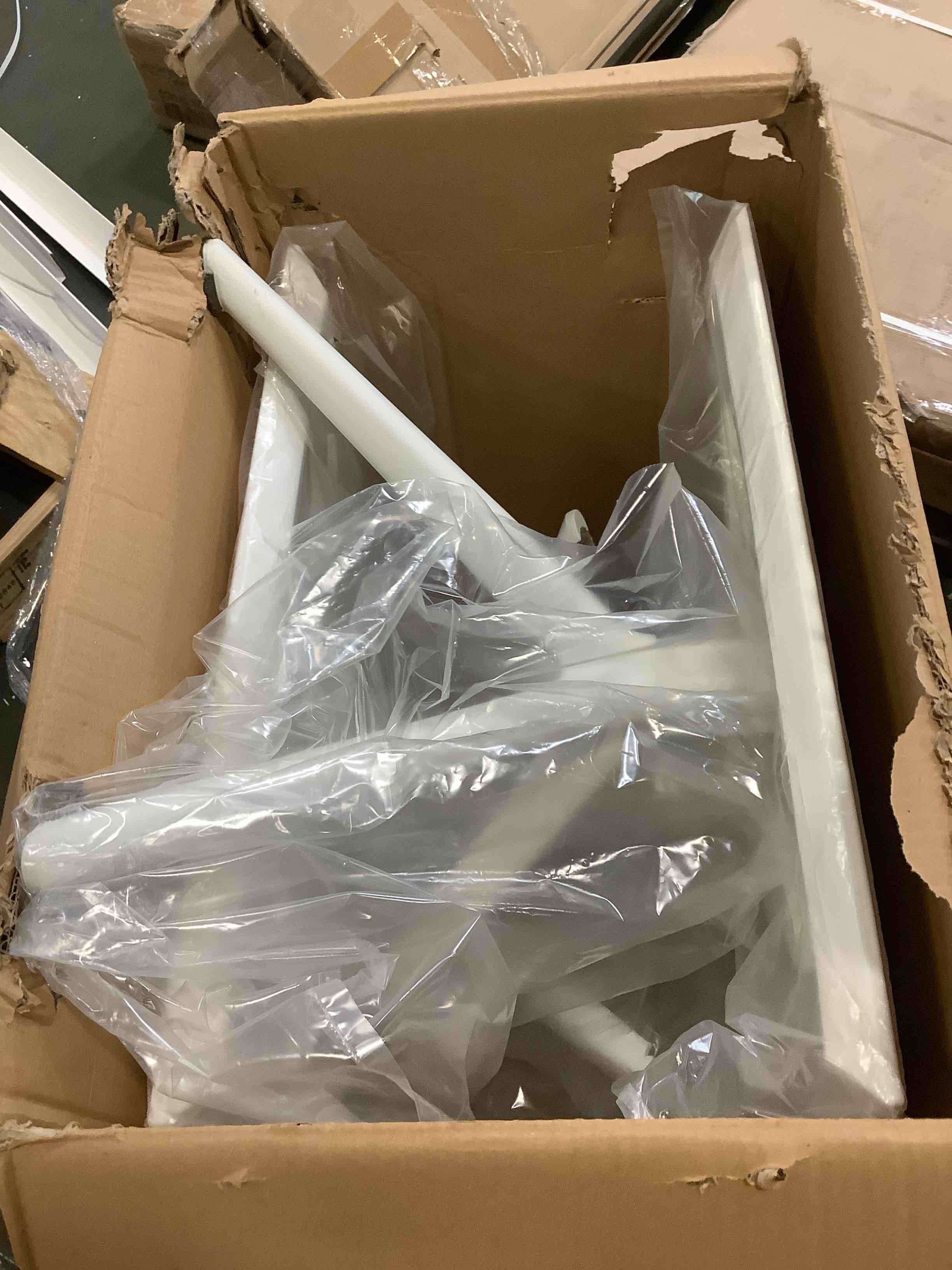 https://s3.amazonaws.com/lotting-images-prod/bidfta/PNK3553549_1750951181590.jpeg