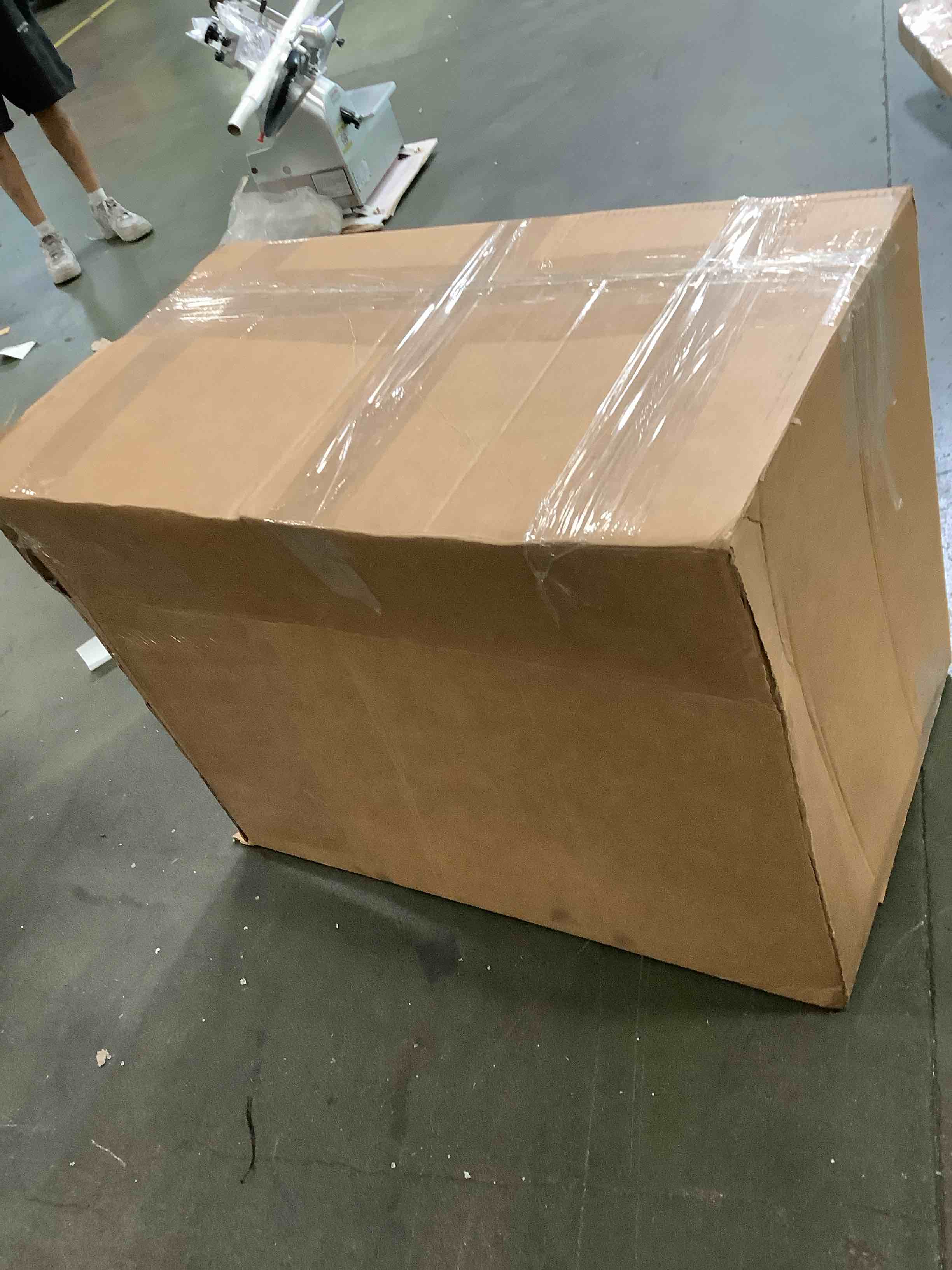 https://s3.amazonaws.com/lotting-images-prod/bidfta/PNK3553553_1750952652289.jpeg