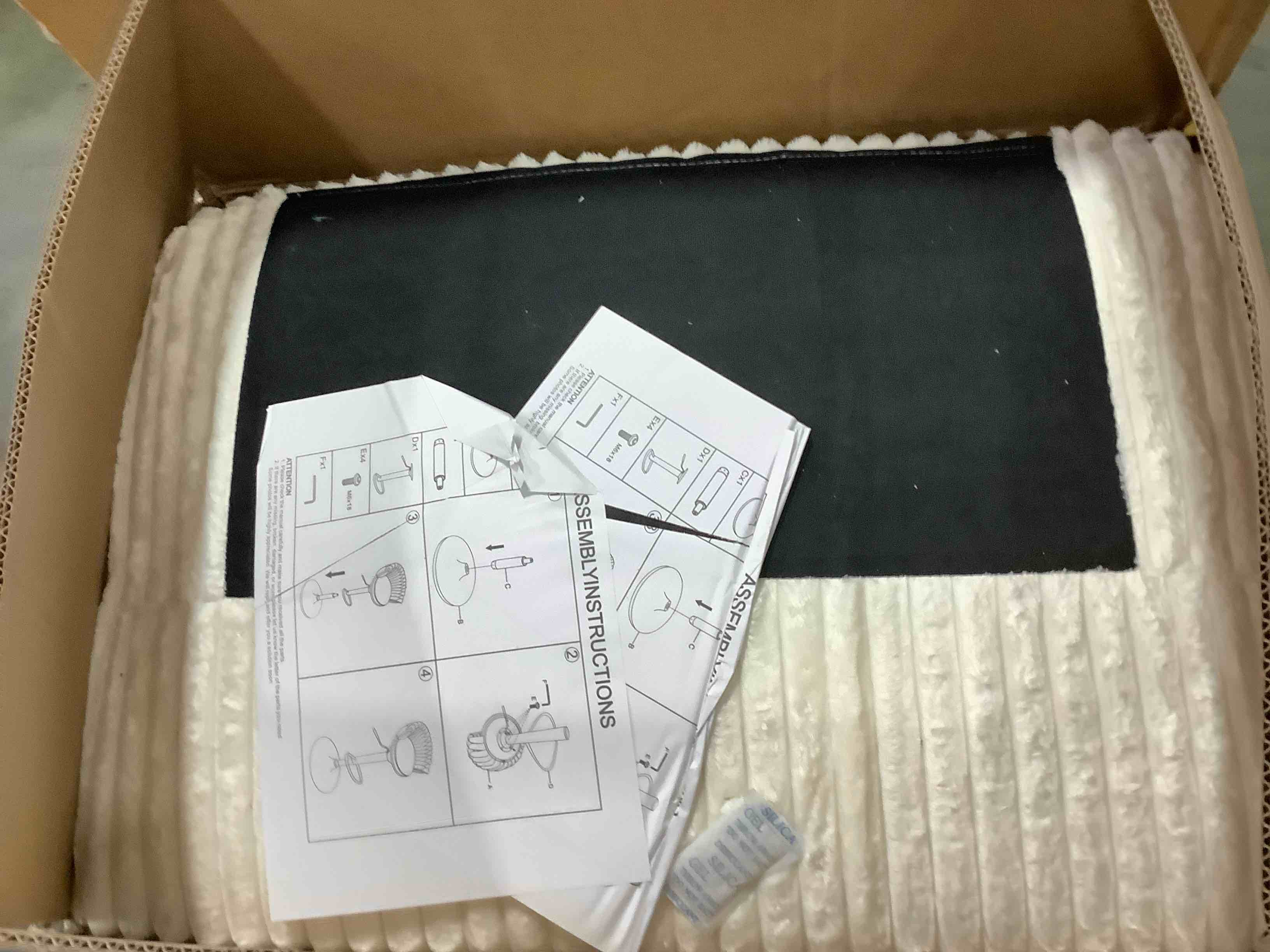https://s3.amazonaws.com/lotting-images-prod/bidfta/PNK3553595_1751026063580.jpeg