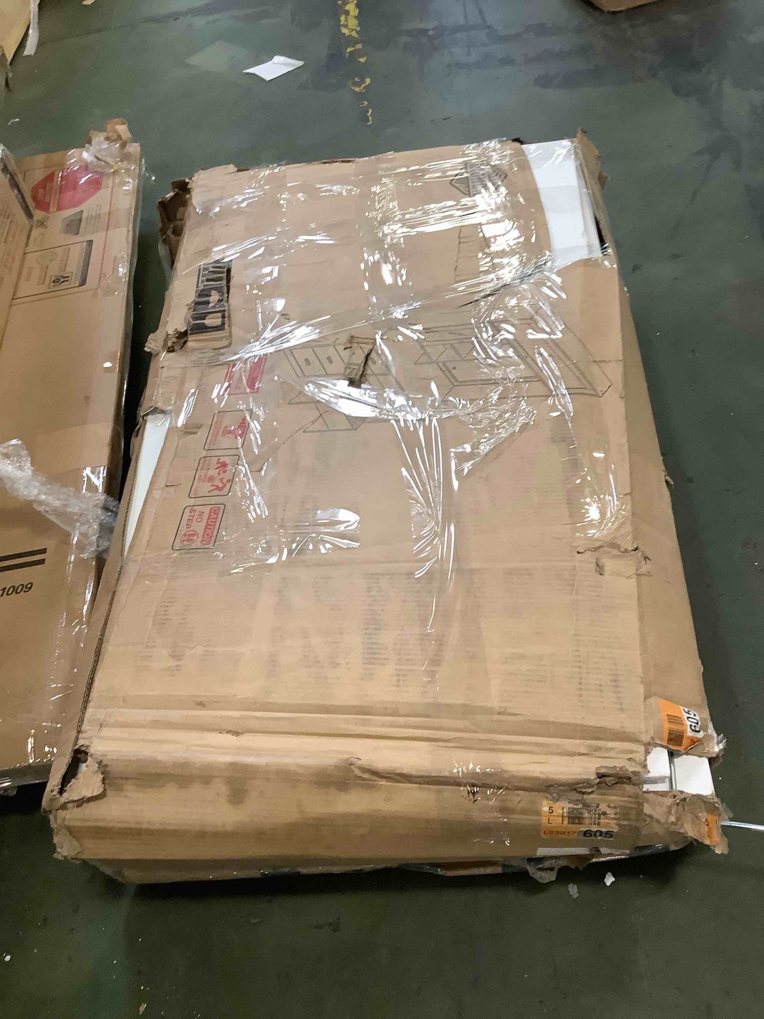 https://s3.amazonaws.com/lotting-images-prod/bidfta/PNK3553609_1751030784970.jpeg