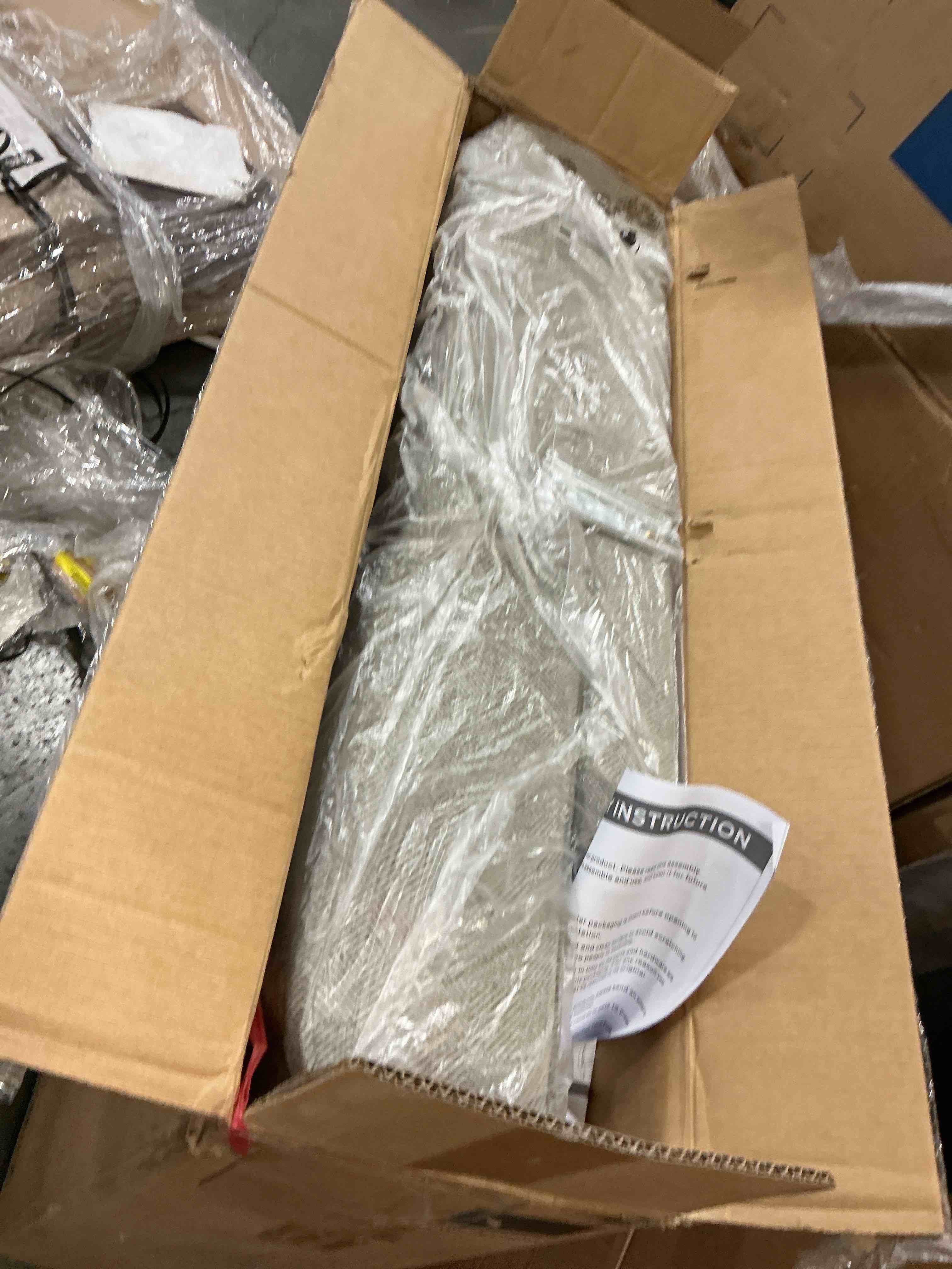 https://s3.amazonaws.com/lotting-images-prod/bidfta/PNK3553704_1751297905574.jpeg